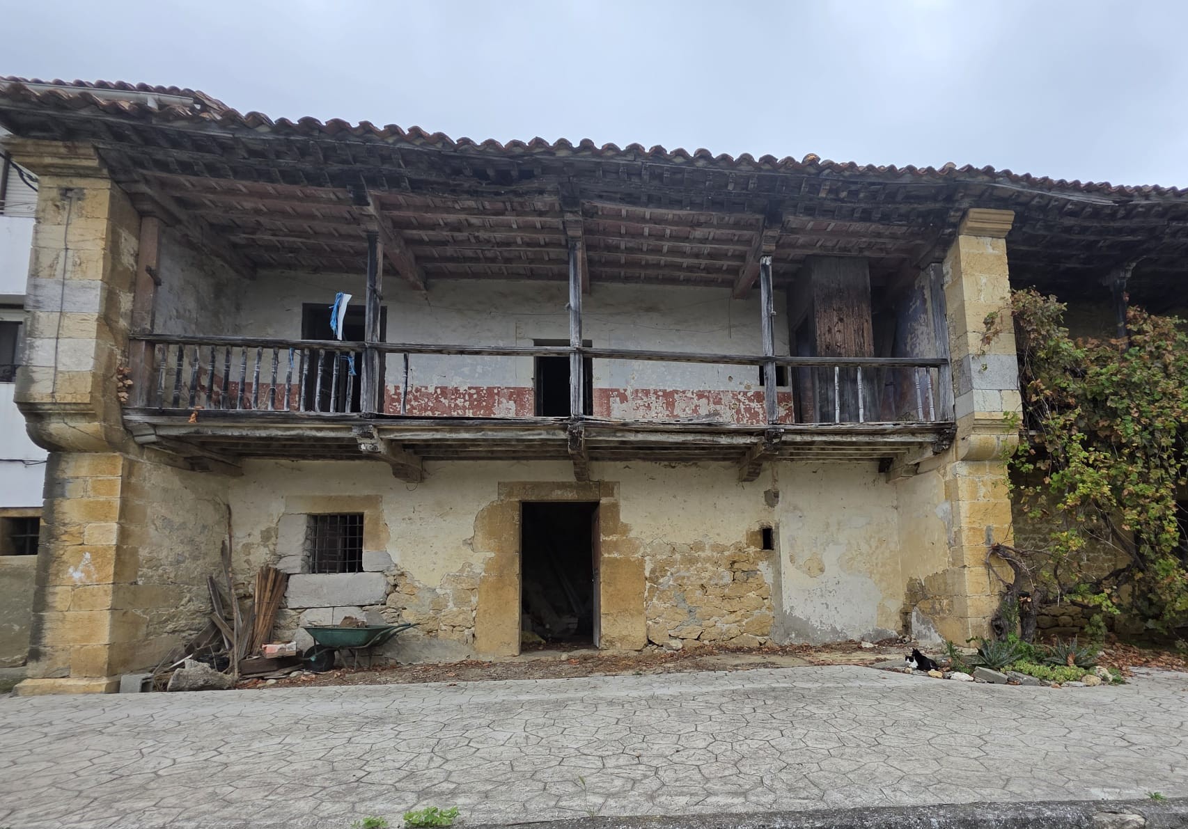Se vende casa para reformar en Narganes, Peñamellera Baja (V2330)