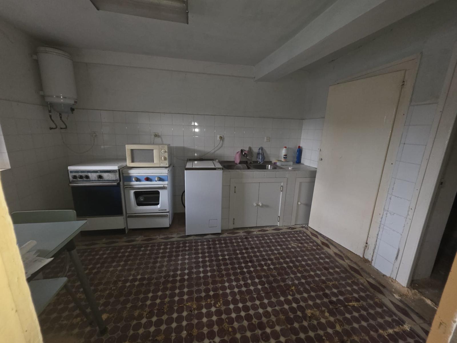 Se vende gran casa de piedra con cuadra anexa en Herrerias (V2170)
