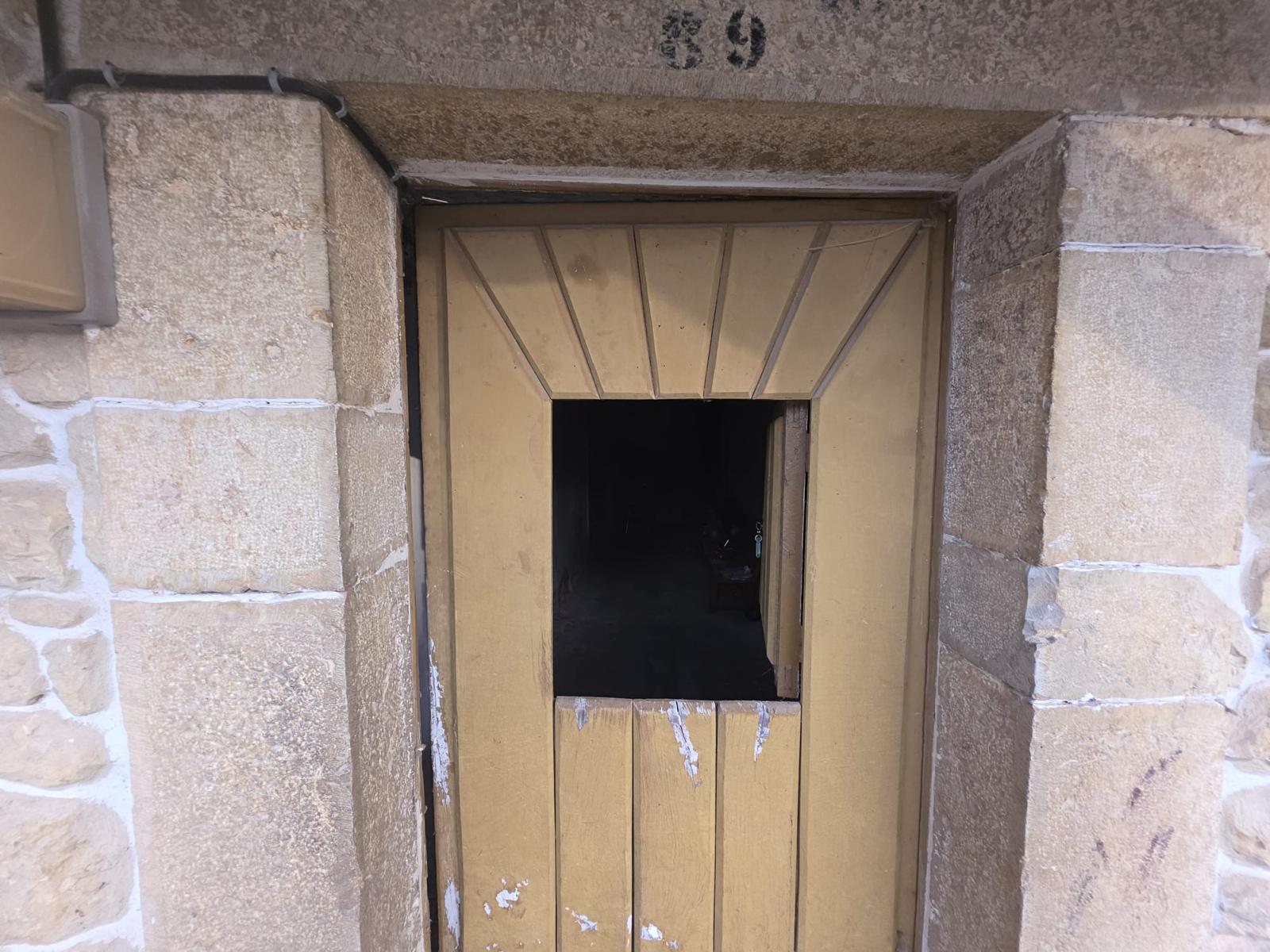Se vende gran casa de piedra con cuadra anexa en Herrerias (V2170)