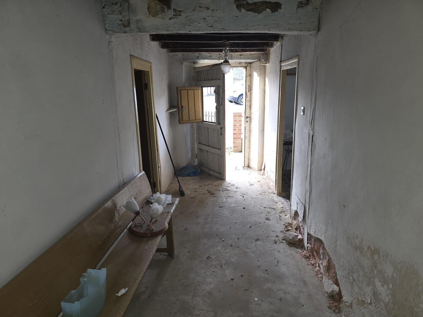Se vende gran casa de piedra con cuadra anexa en Herrerias (V2170)