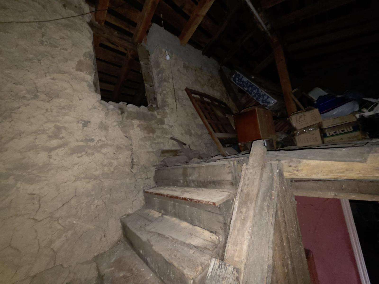 Se vende gran casa de piedra con cuadra anexa en Herrerias (V2170)