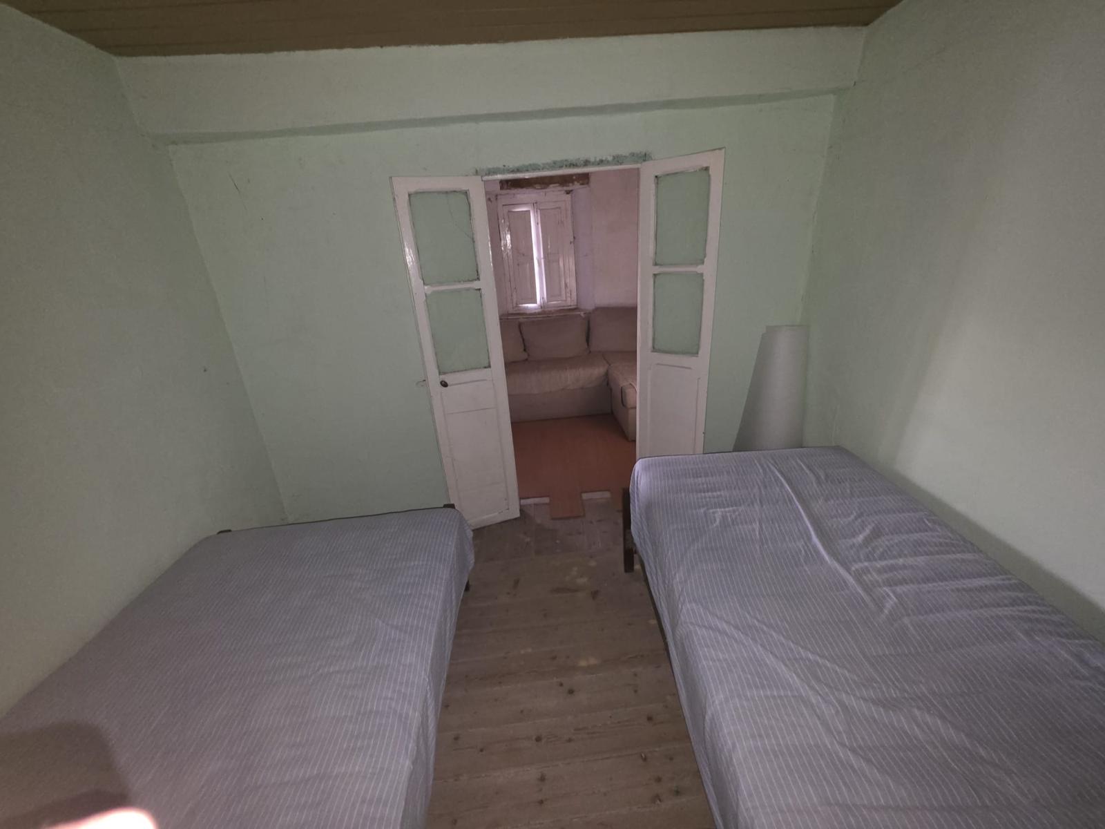 Se vende gran casa de piedra con cuadra anexa en Herrerias (V2170)