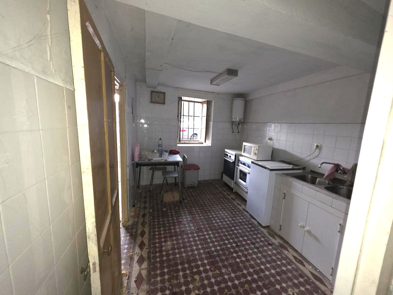 Se vende gran casa de piedra con cuadra anexa en Herrerias (V2170)