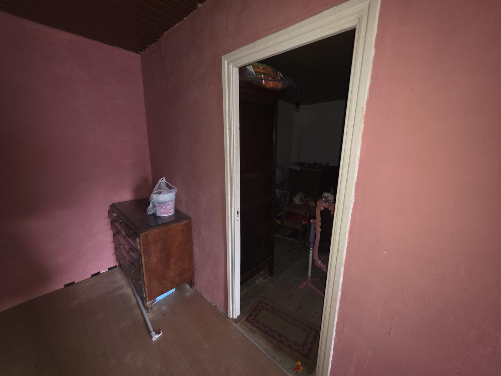 Se vende gran casa de piedra con cuadra anexa en Herrerias (V2170)