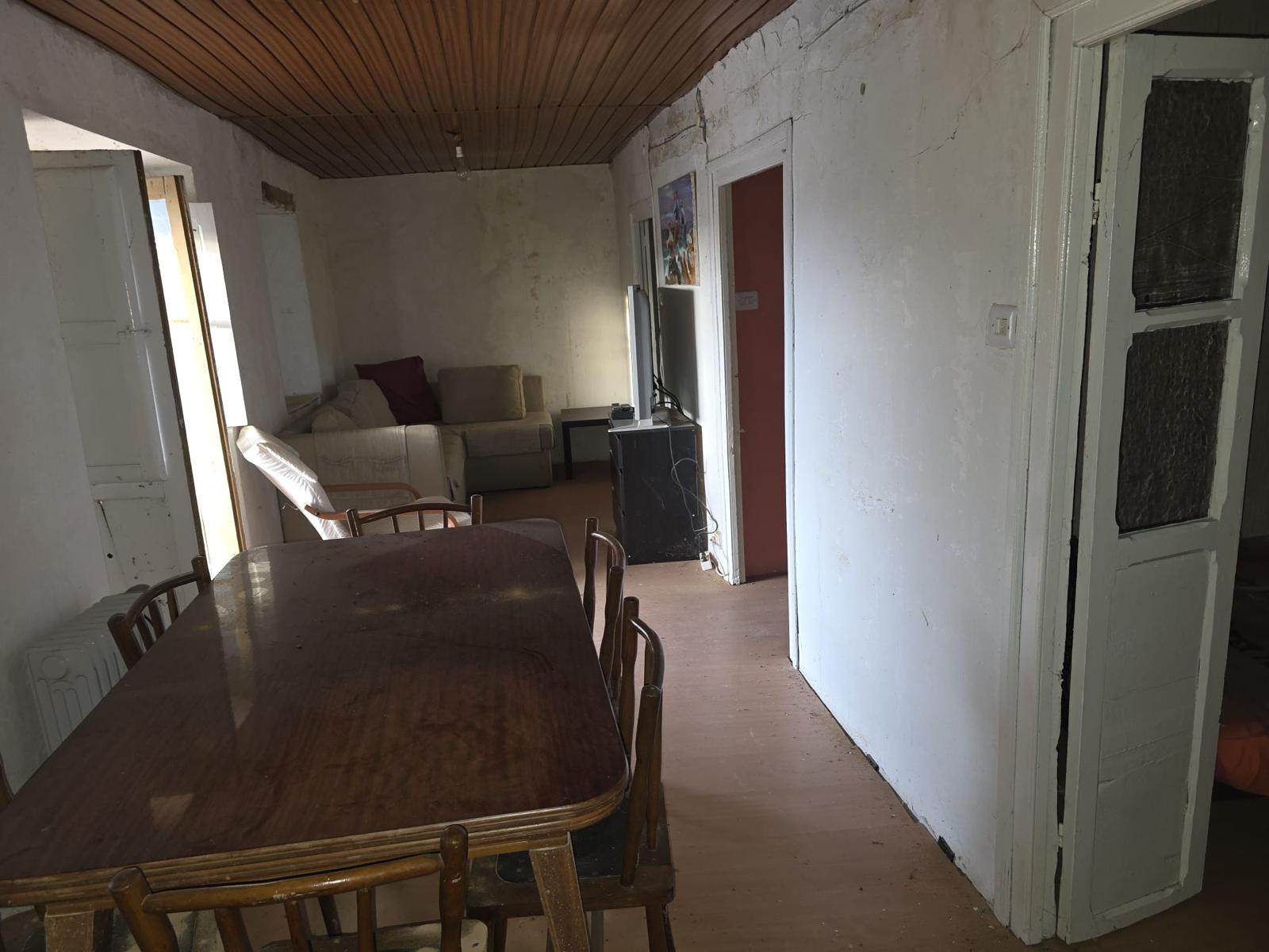 Se vende gran casa de piedra con cuadra anexa en Herrerias (V2170)