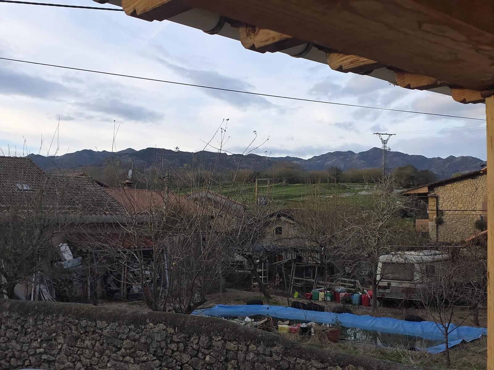 Se vende gran casa de piedra con cuadra anexa en Herrerias (V2170)