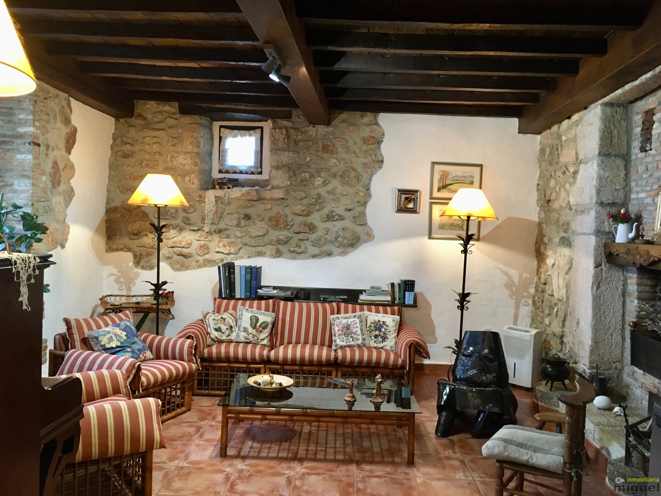 Se vende gran casona funcionando como hotel en Alevia, Peñamellera Baja (V2434)