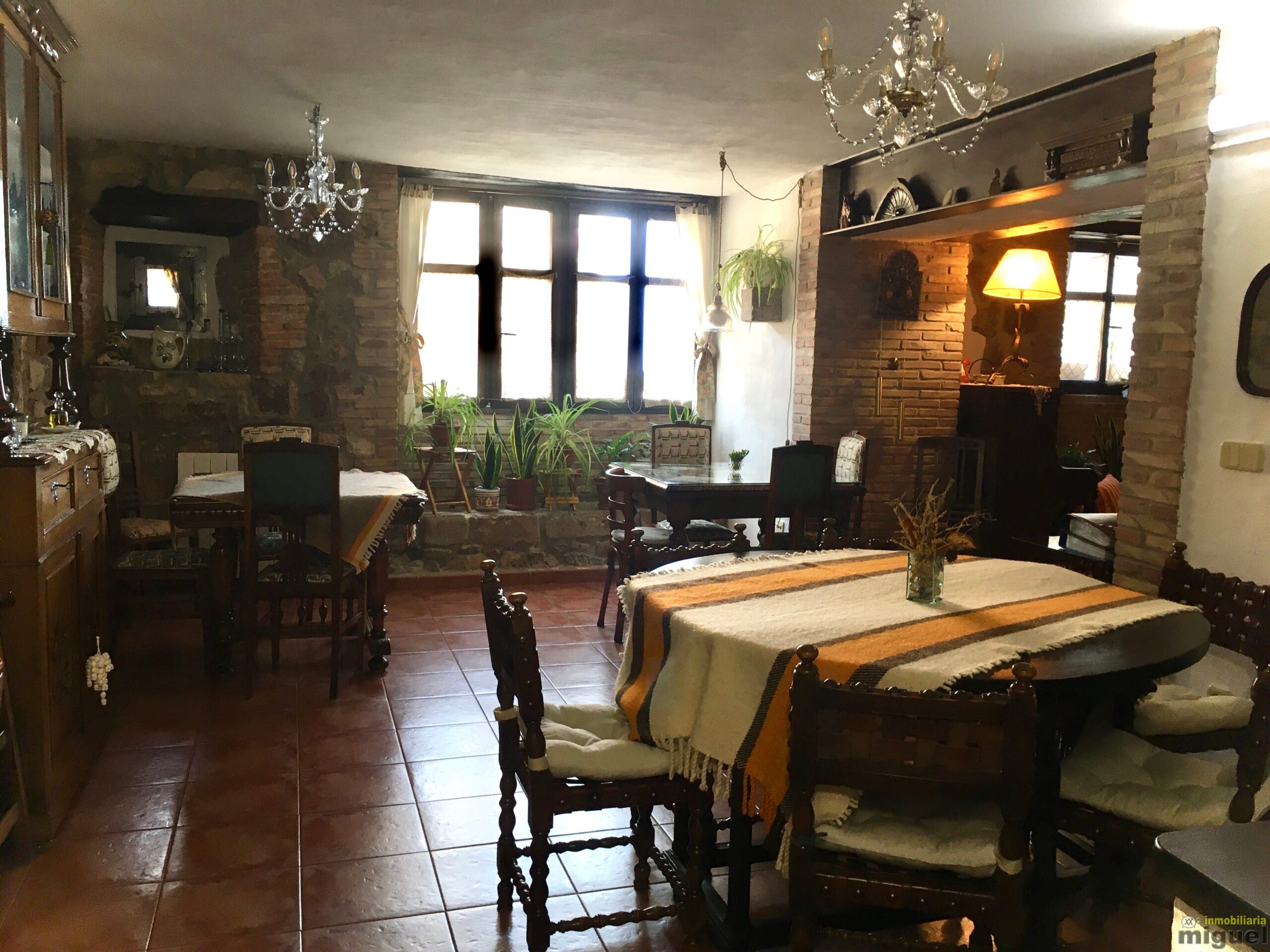Se vende gran casona funcionando como hotel en Alevia, Peñamellera Baja (V2434)