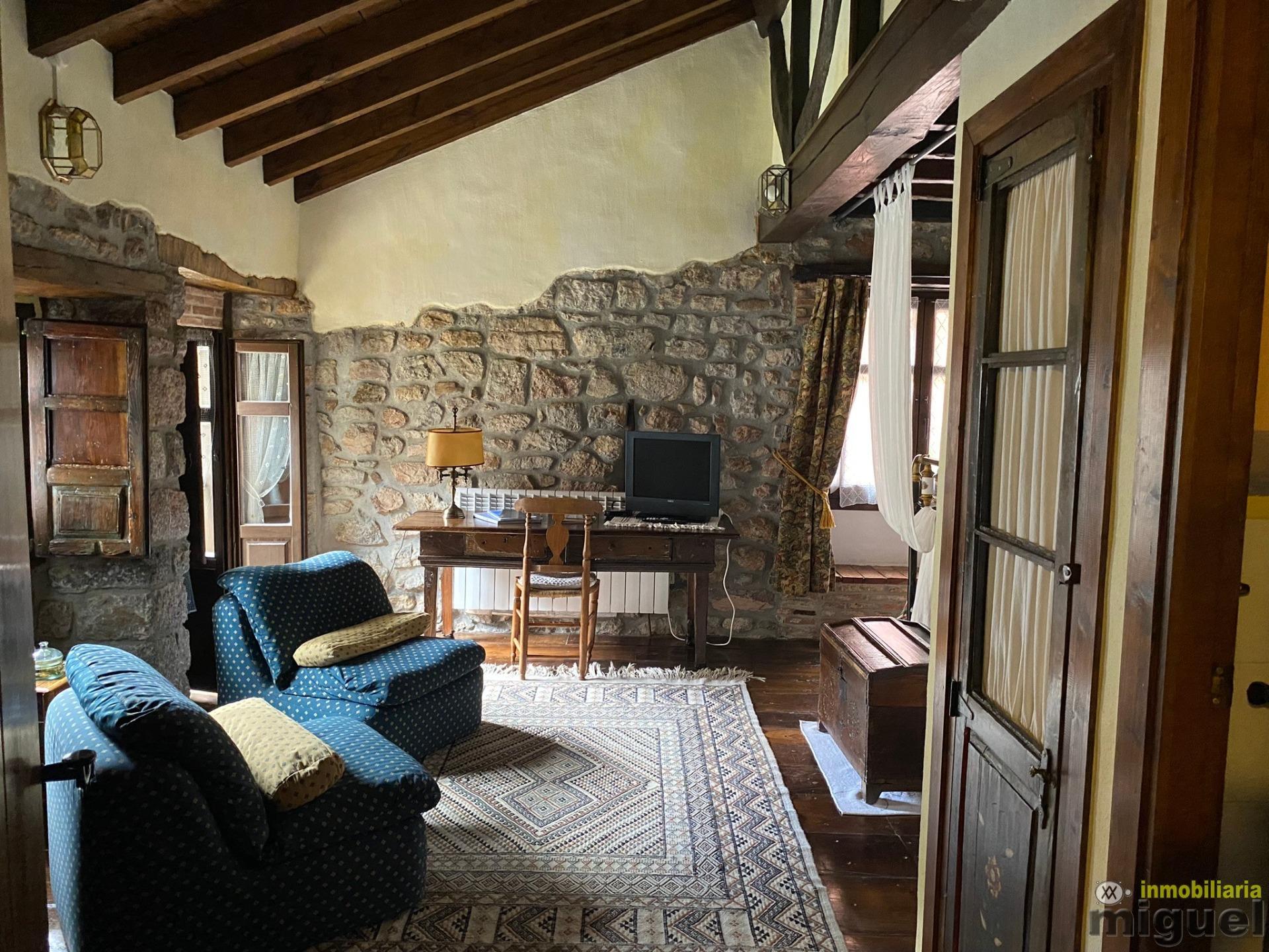 Se vende gran casona funcionando como hotel en Alevia, Peñamellera Baja (V2434)