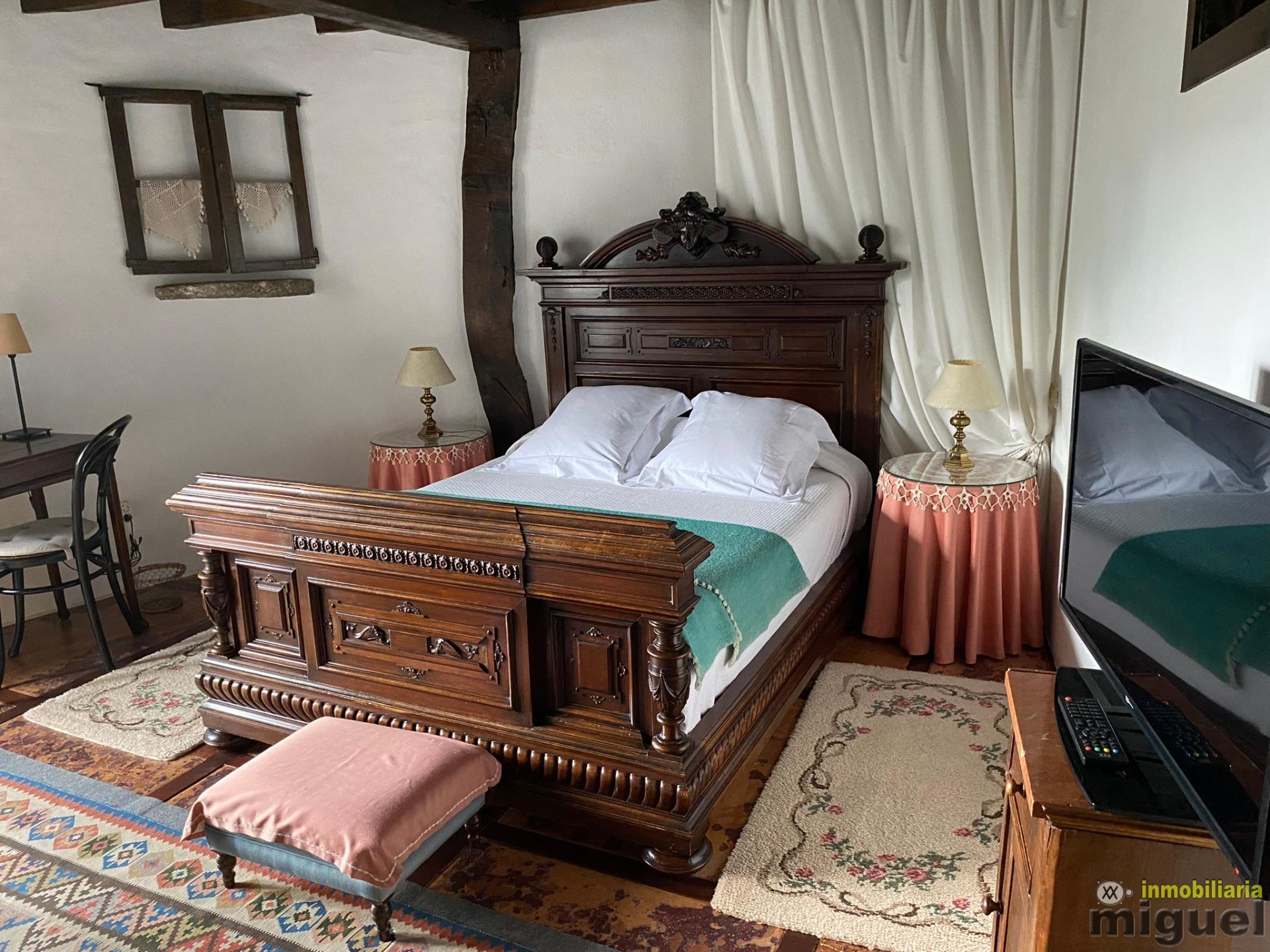 Se vende gran casona funcionando como hotel en Alevia, Peñamellera Baja (V2434)