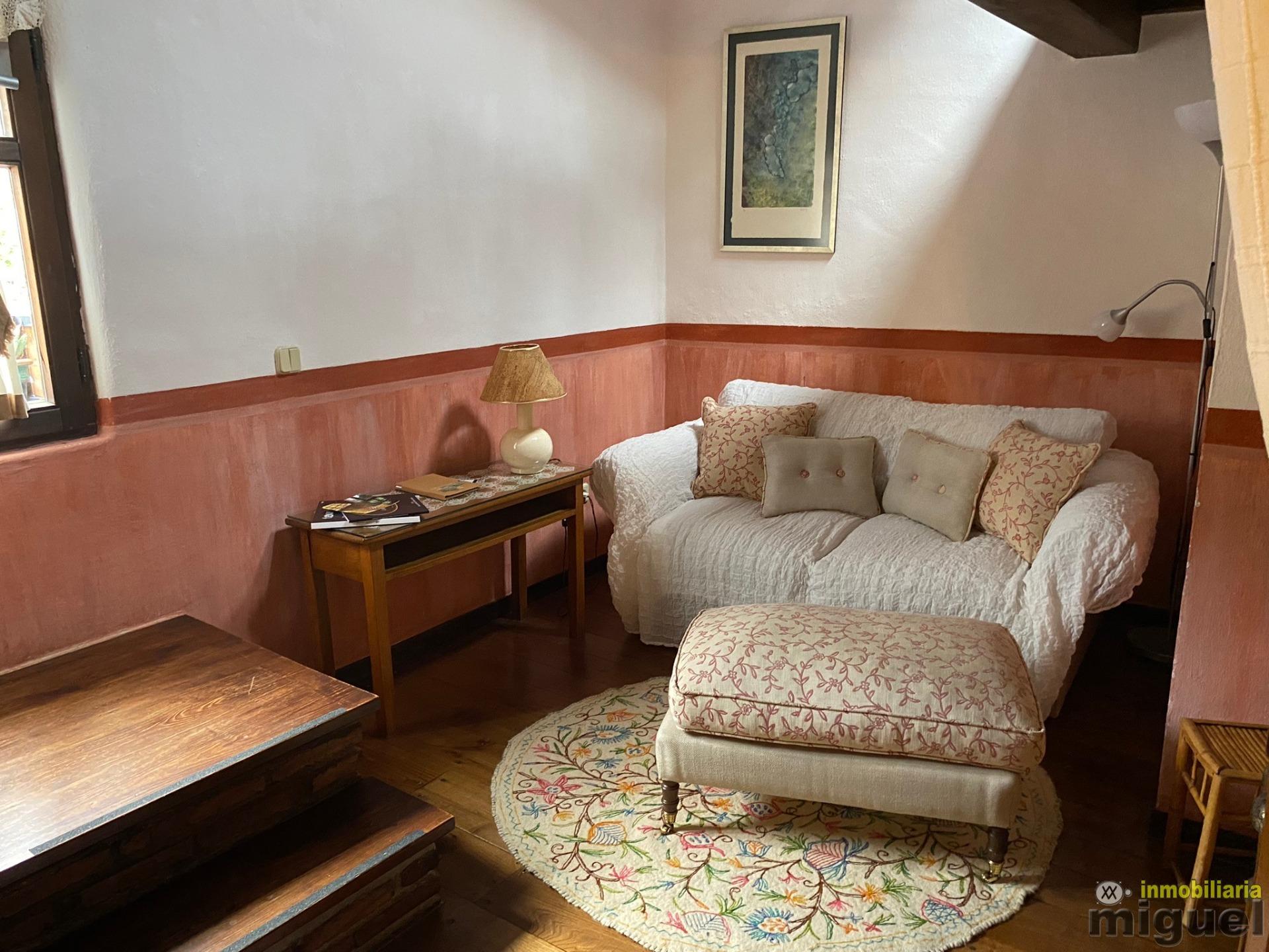 Se vende gran casona funcionando como hotel en Alevia, Peñamellera Baja (V2434)