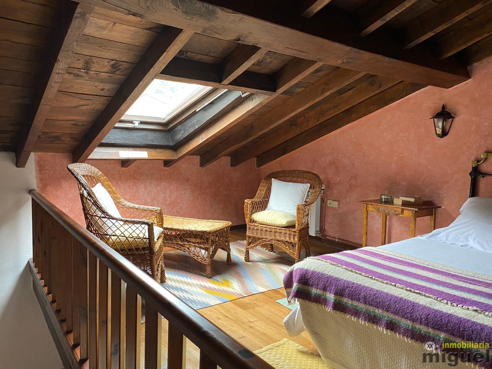 Se vende gran casona funcionando como hotel en Alevia, Peñamellera Baja (V2434)