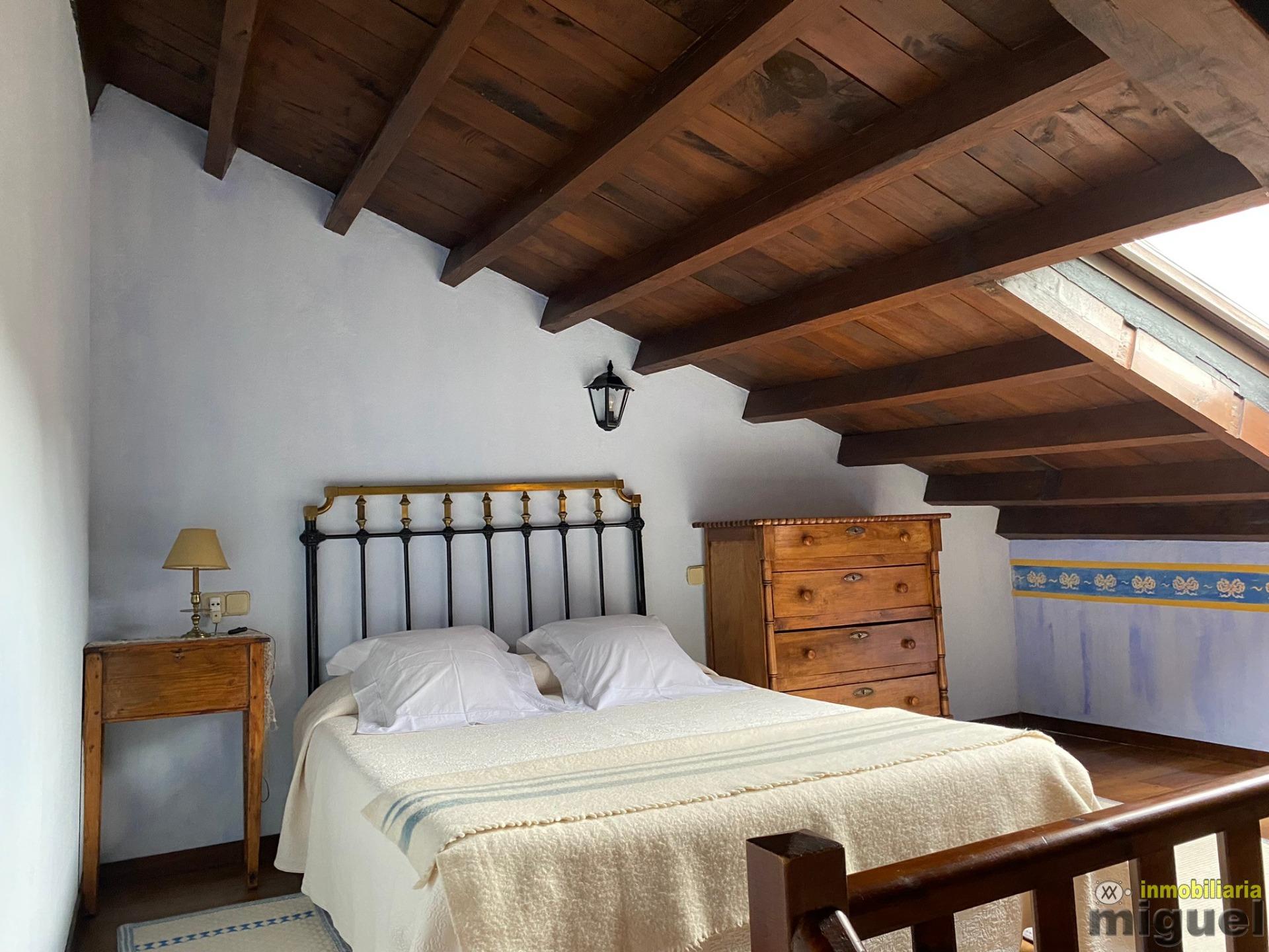 Se vende gran casona funcionando como hotel en Alevia, Peñamellera Baja (V2434)