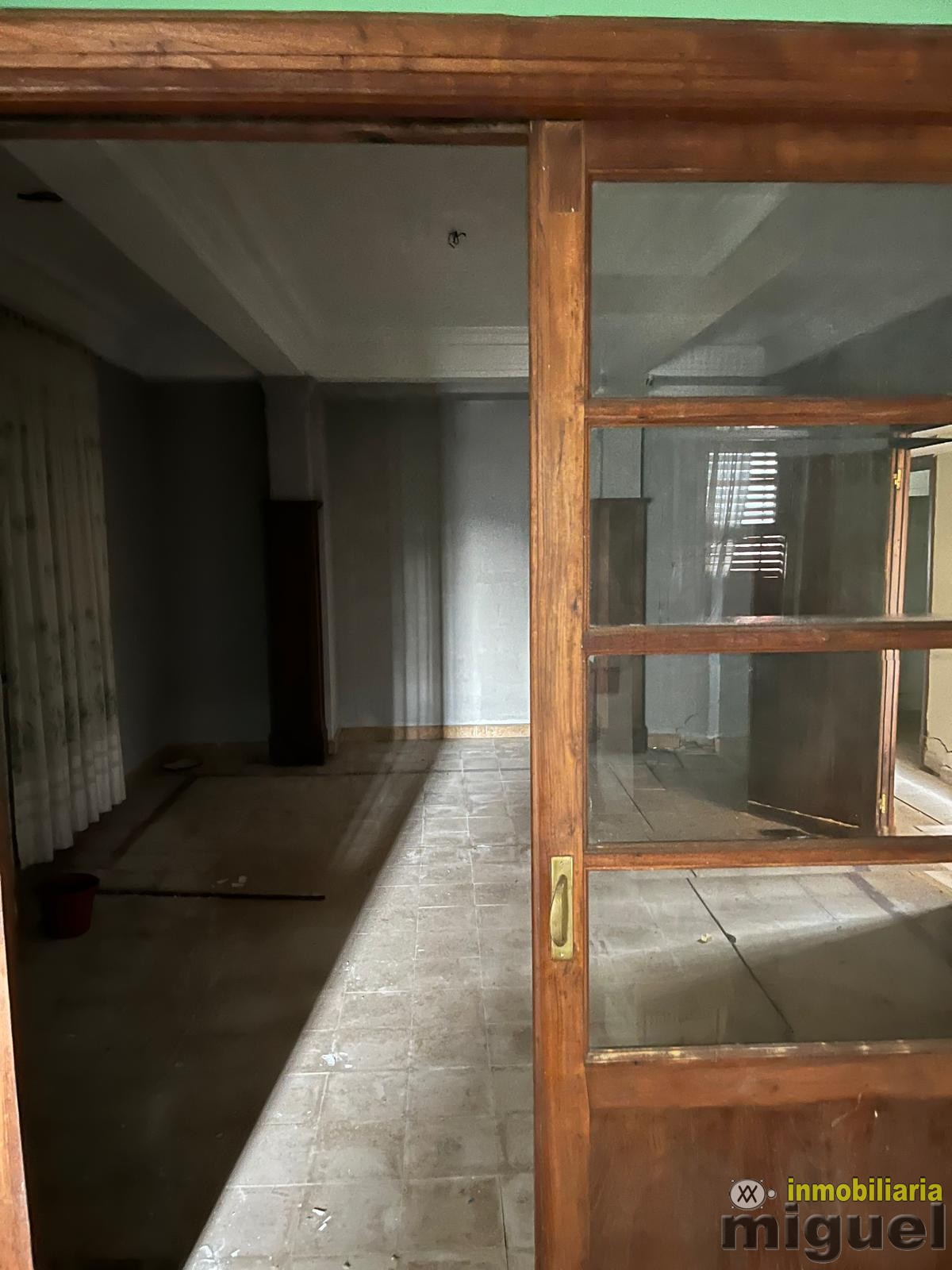 Se vende gran propiedad para rehabilitar con jardín en Abándames, Peñamellera Baja (V2505)