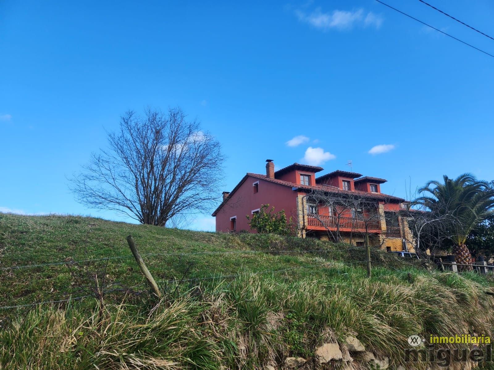 Se vende parcela edificable con más de 2.000 metros, segregable, en Noriega, Colombres, Ribadedeva (V2504)