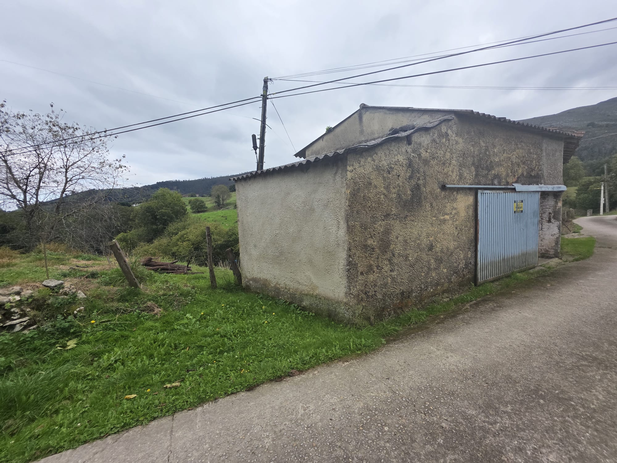 Se vende cuadra sobre parcela en Noriega, Colombres (V1909)