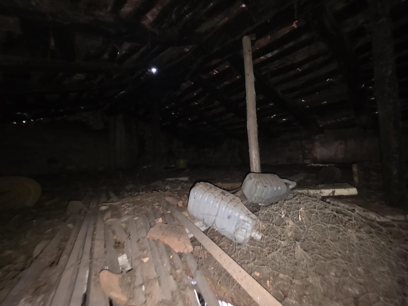 Se vende casa de piedra para rehabilitar con jardín en Cades, Herrerías (V2537)