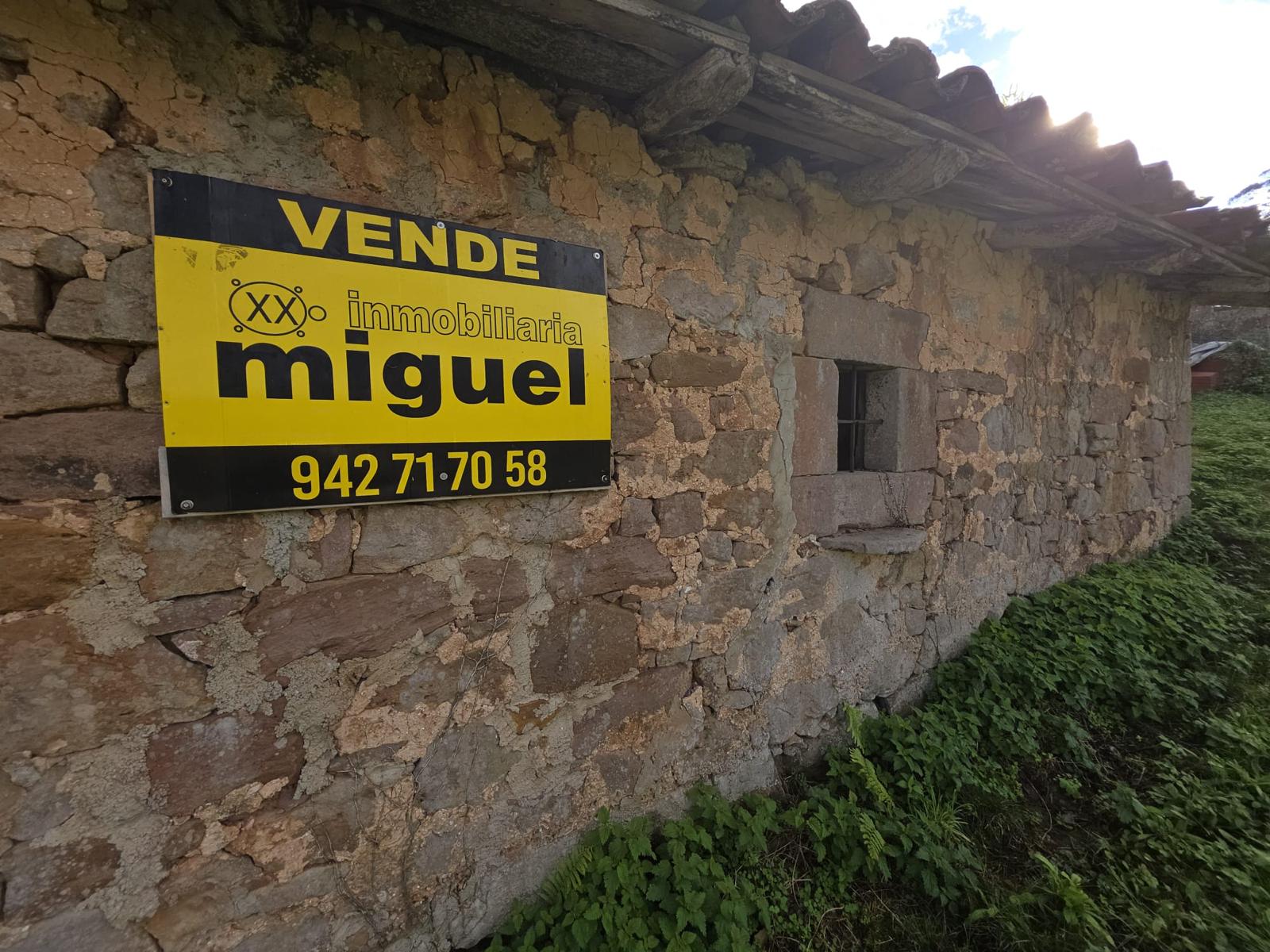 Se vende casa de piedra para rehabilitar con jardín en Cades, Herrerías (V2537)
