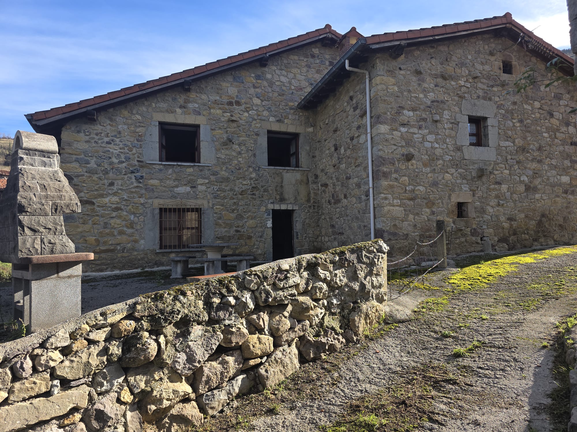 Se vende espectacular casa en Tudanca con aparcamiento (V2607)