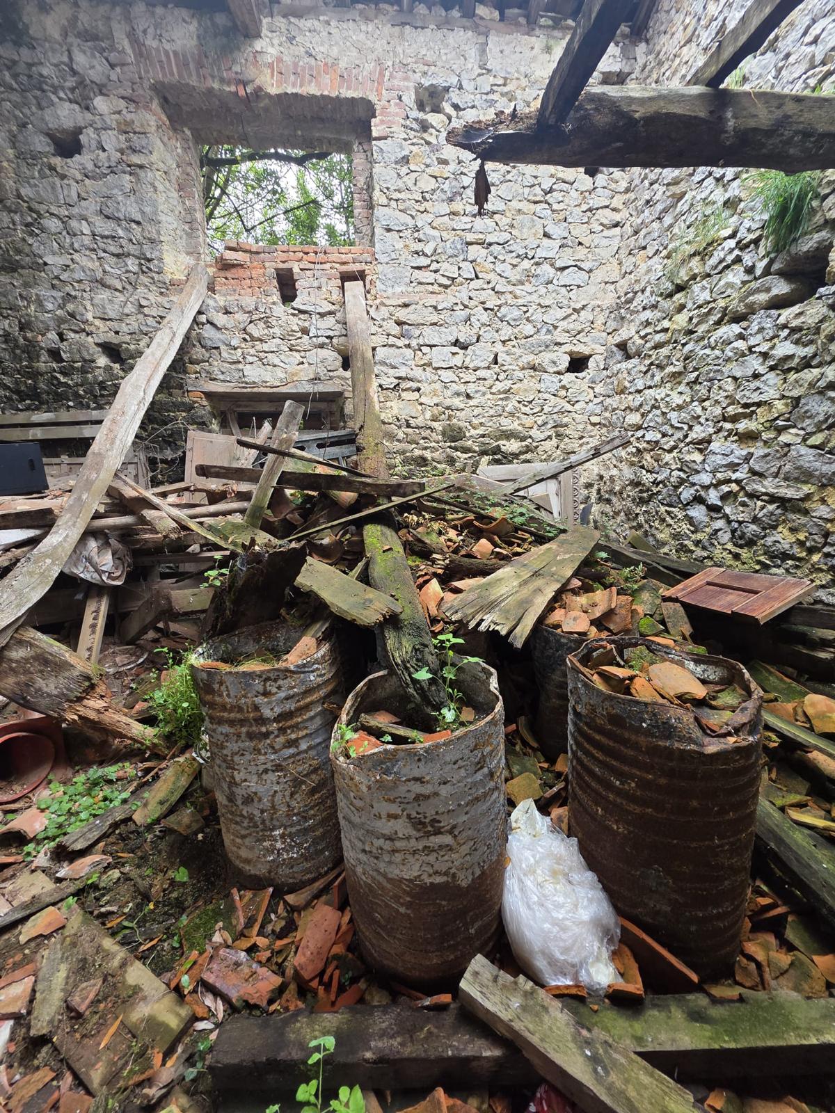 Oportunidad Única: Almacén en Ruinas con Potencial de Rehabilitación (V2609)