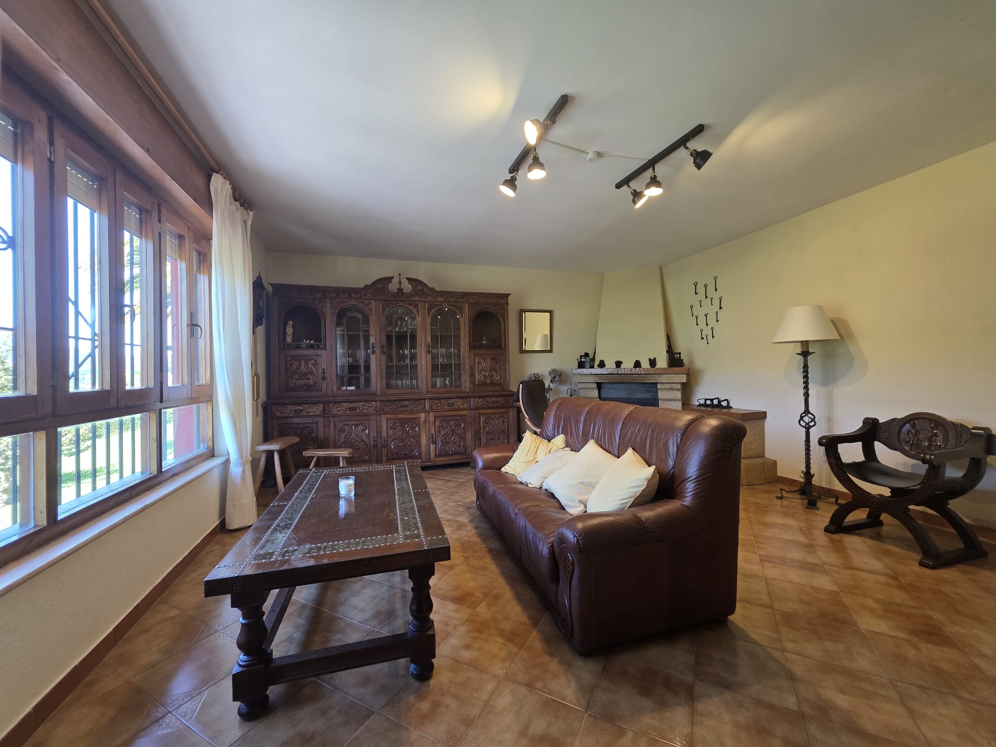 Chalet con parcela edificable de 2.476 m² a 4 km de la Playa de La Franca | Tresgrandas (Llanes, Asturias) (V2610)