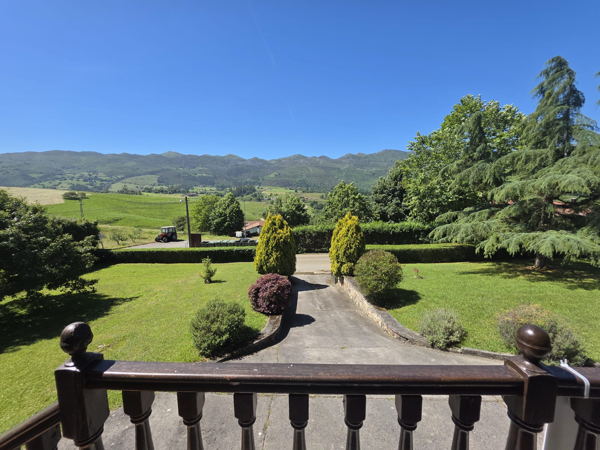Chalet con parcela edificable de 2.476 m² a 4 km de la Playa de La Franca | Tresgrandas (Llanes, Asturias) (V2610)