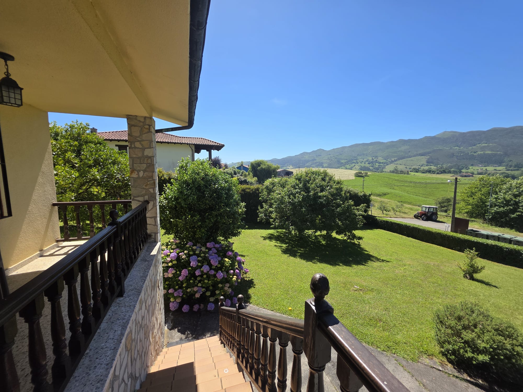 Chalet con parcela edificable de 2.476 m² a 4 km de la Playa de La Franca | Tresgrandas (Llanes, Asturias) (V2610)