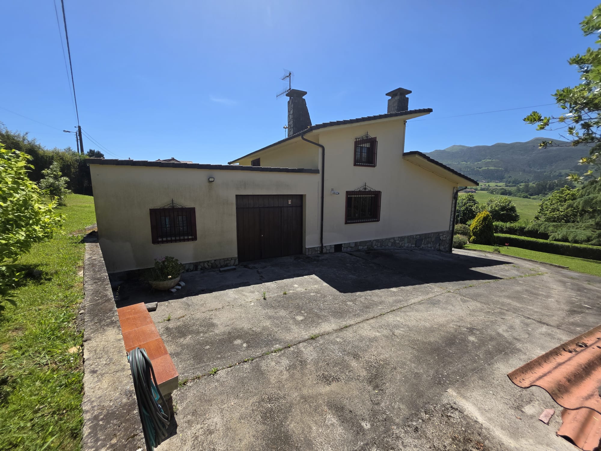 Chalet con parcela edificable de 2.476 m² a 4 km de la Playa de La Franca | Tresgrandas (Llanes, Asturias) (V2610)