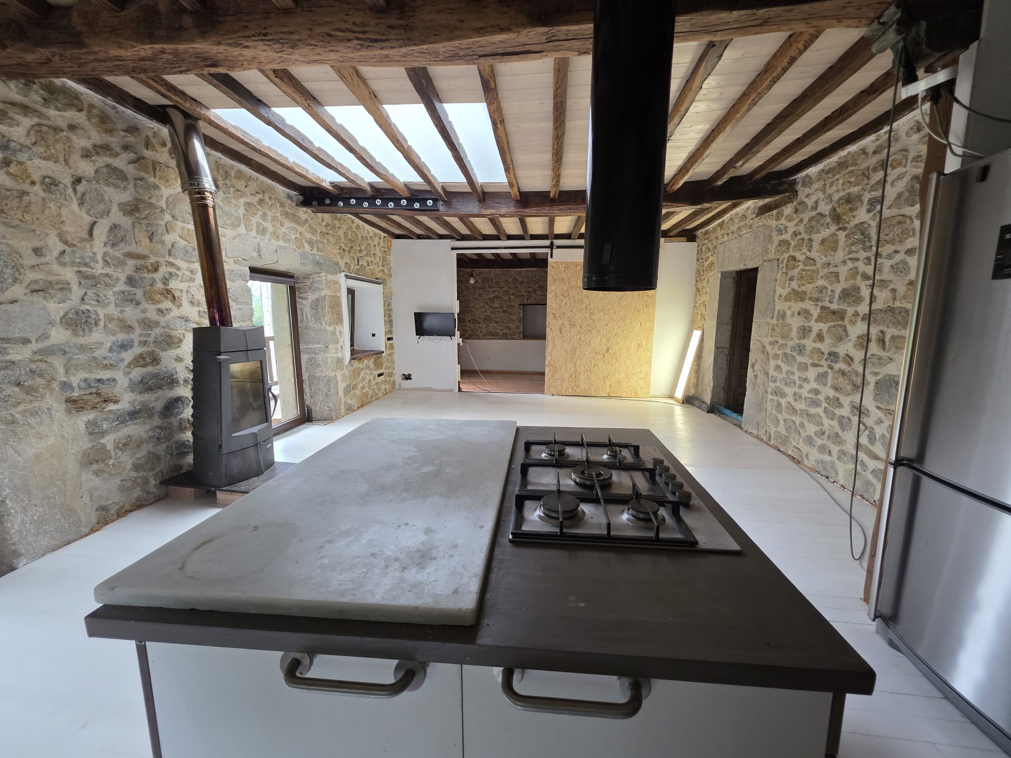 Casona semireformada y cuadra en Luey con amplio terreno (V2602)