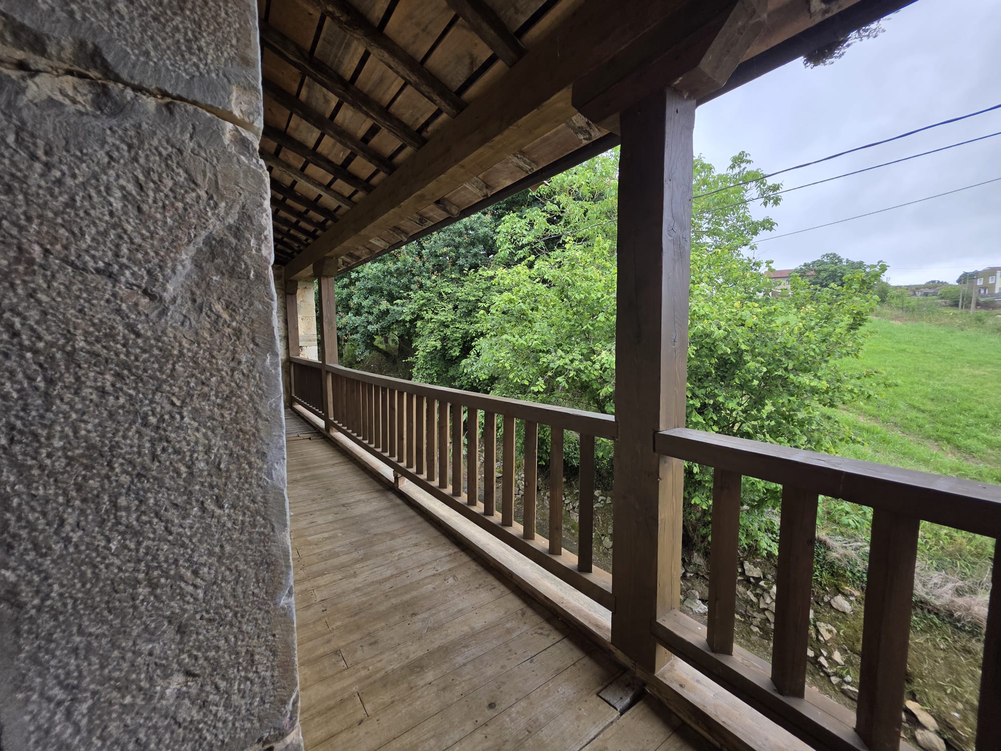 Casona semireformada y cuadra en Luey con amplio terreno (V2602)