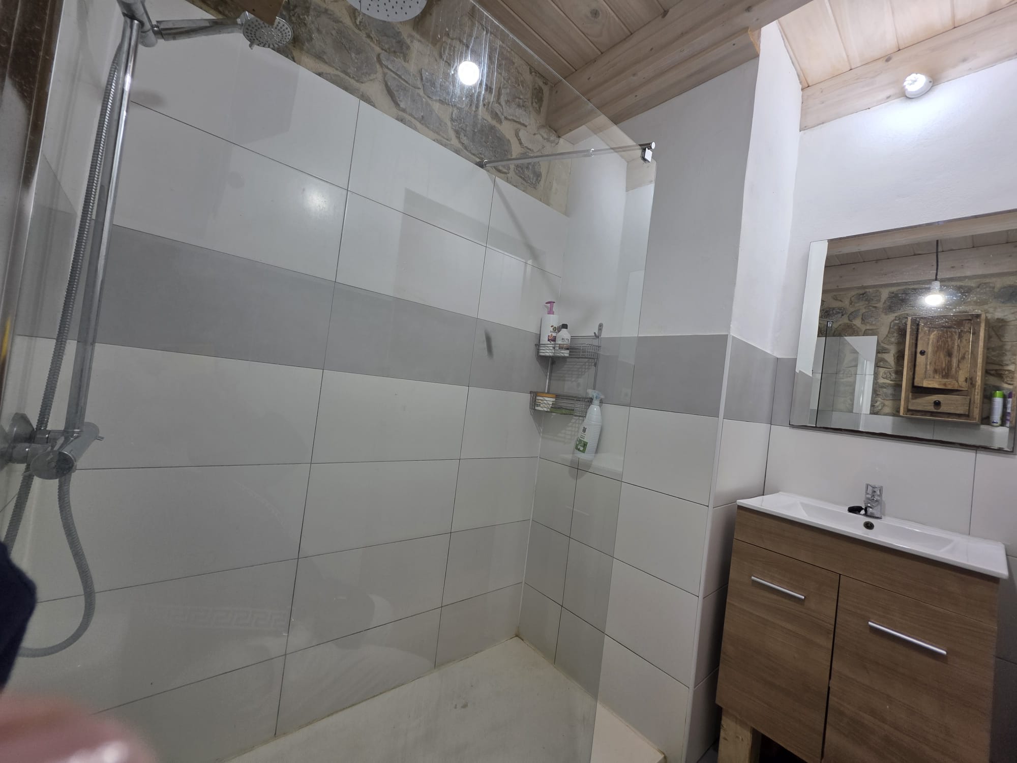 Casona semireformada y cuadra en Luey con amplio terreno (V2602)