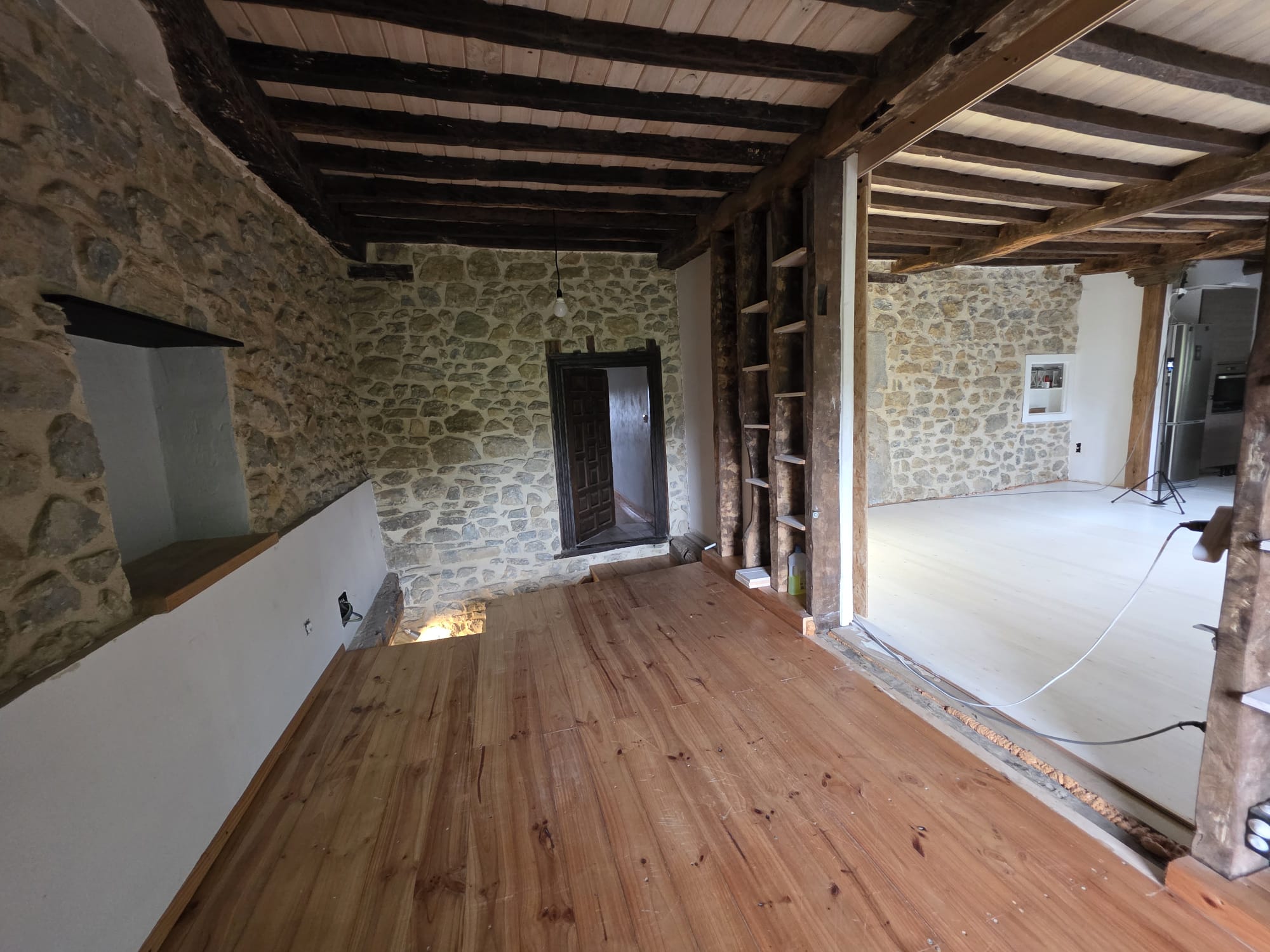 Casona semireformada y cuadra en Luey con amplio terreno (V2602)