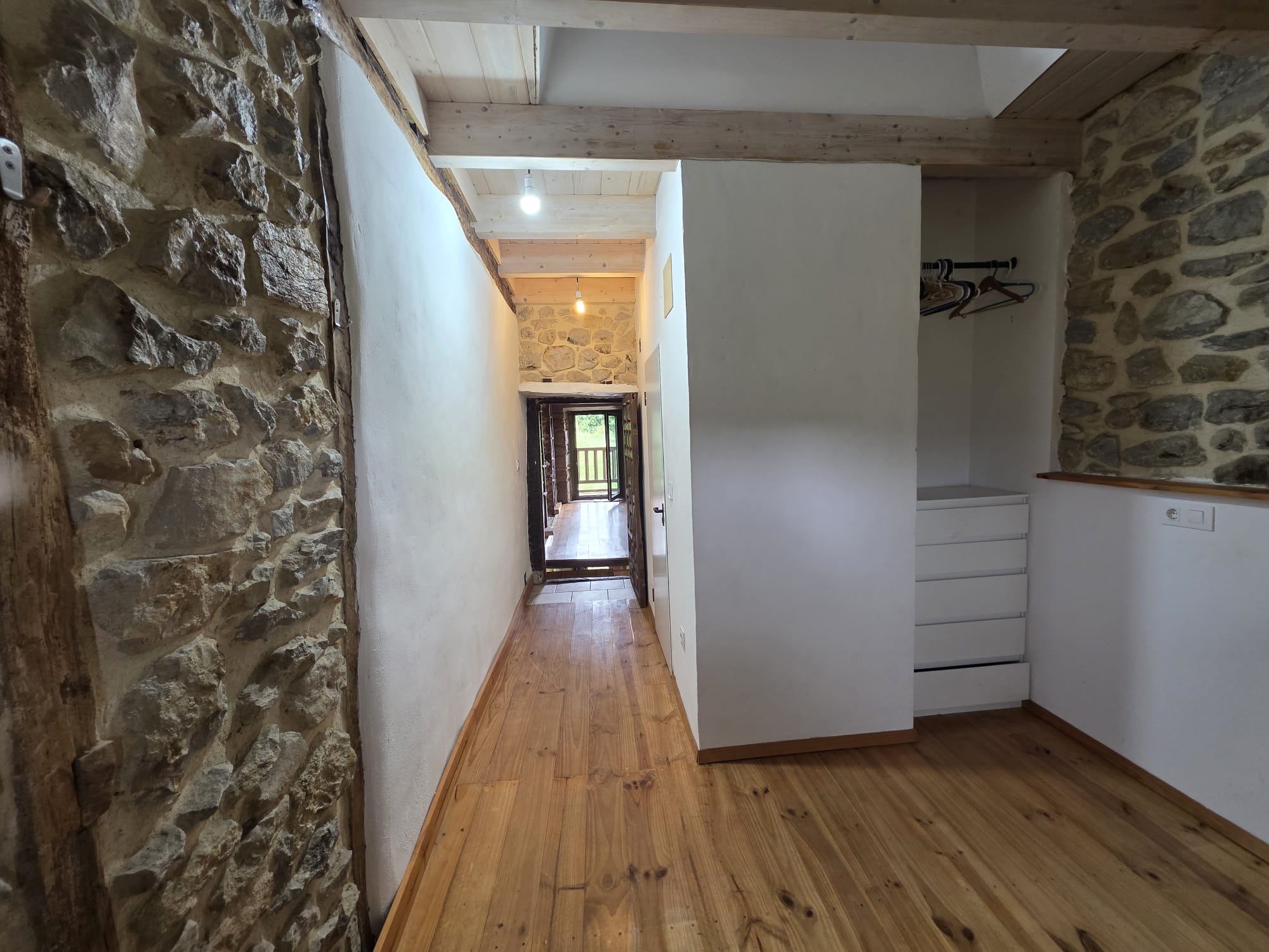 Casona semireformada y cuadra en Luey con amplio terreno (V2602)