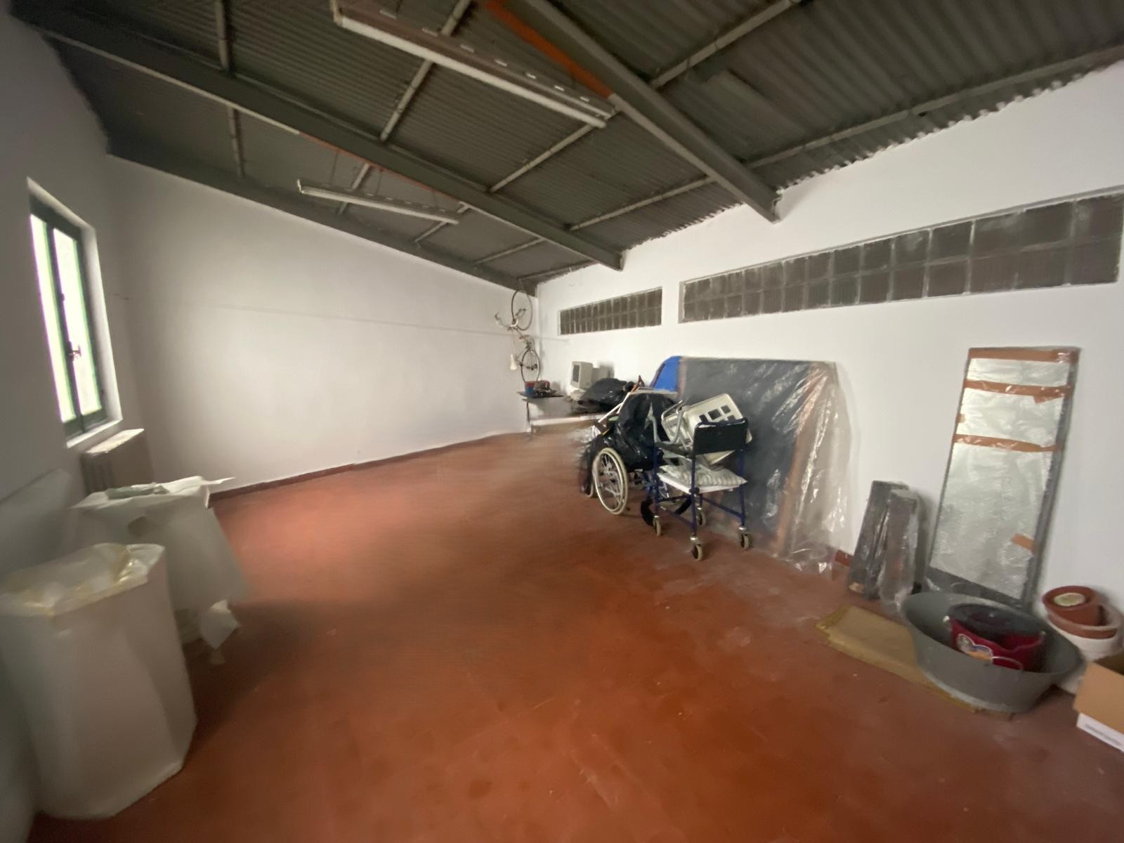Gran piso de 321m² con garaje cerrado y aparcamiento en urbanización — una oportunidad única en el centro de Torrelavega (V2614)