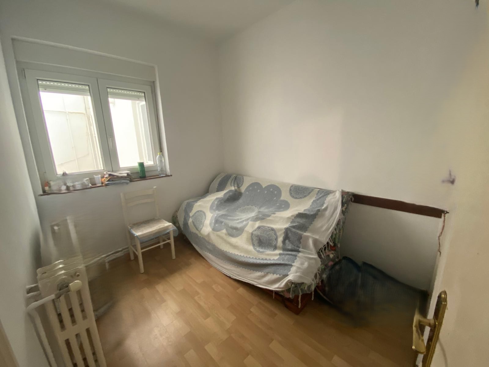 Gran piso de 321m² con garaje cerrado y aparcamiento en urbanización — una oportunidad única en el centro de Torrelavega (V2614)