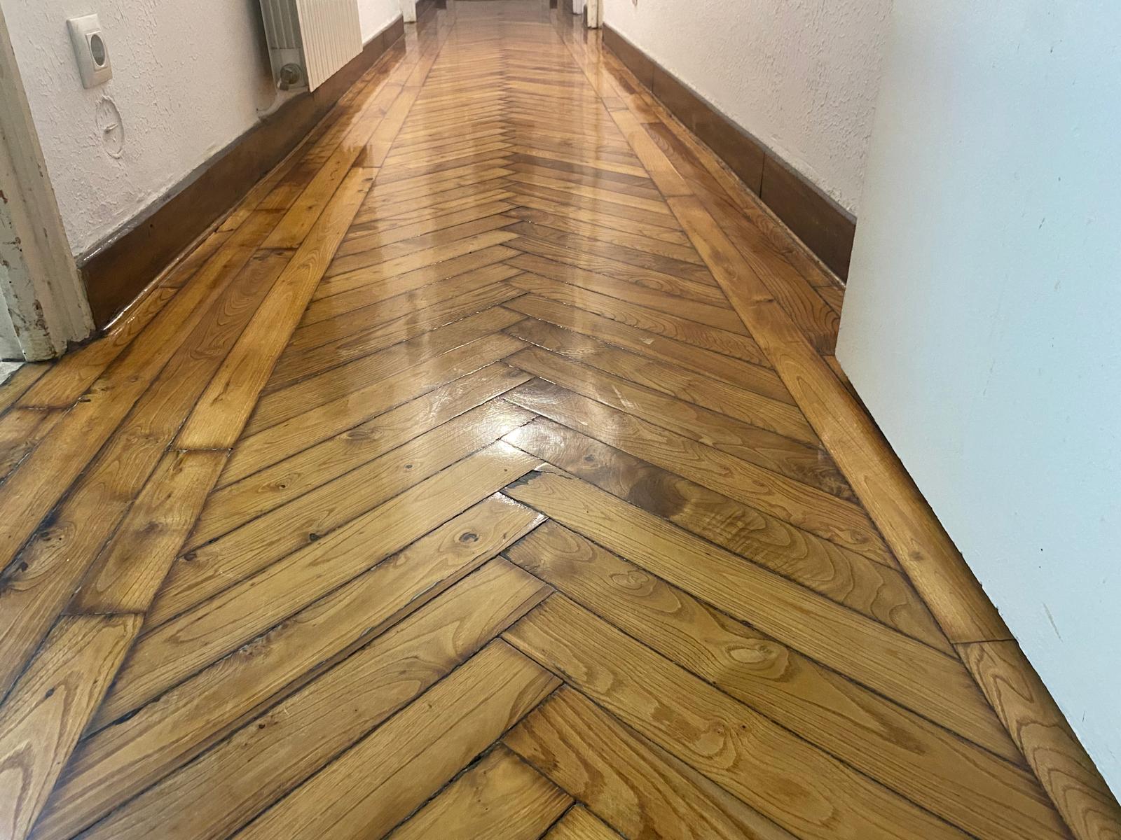 Gran piso de 321m² con garaje cerrado y aparcamiento en urbanización — una oportunidad única en el centro de Torrelavega (V2614)
