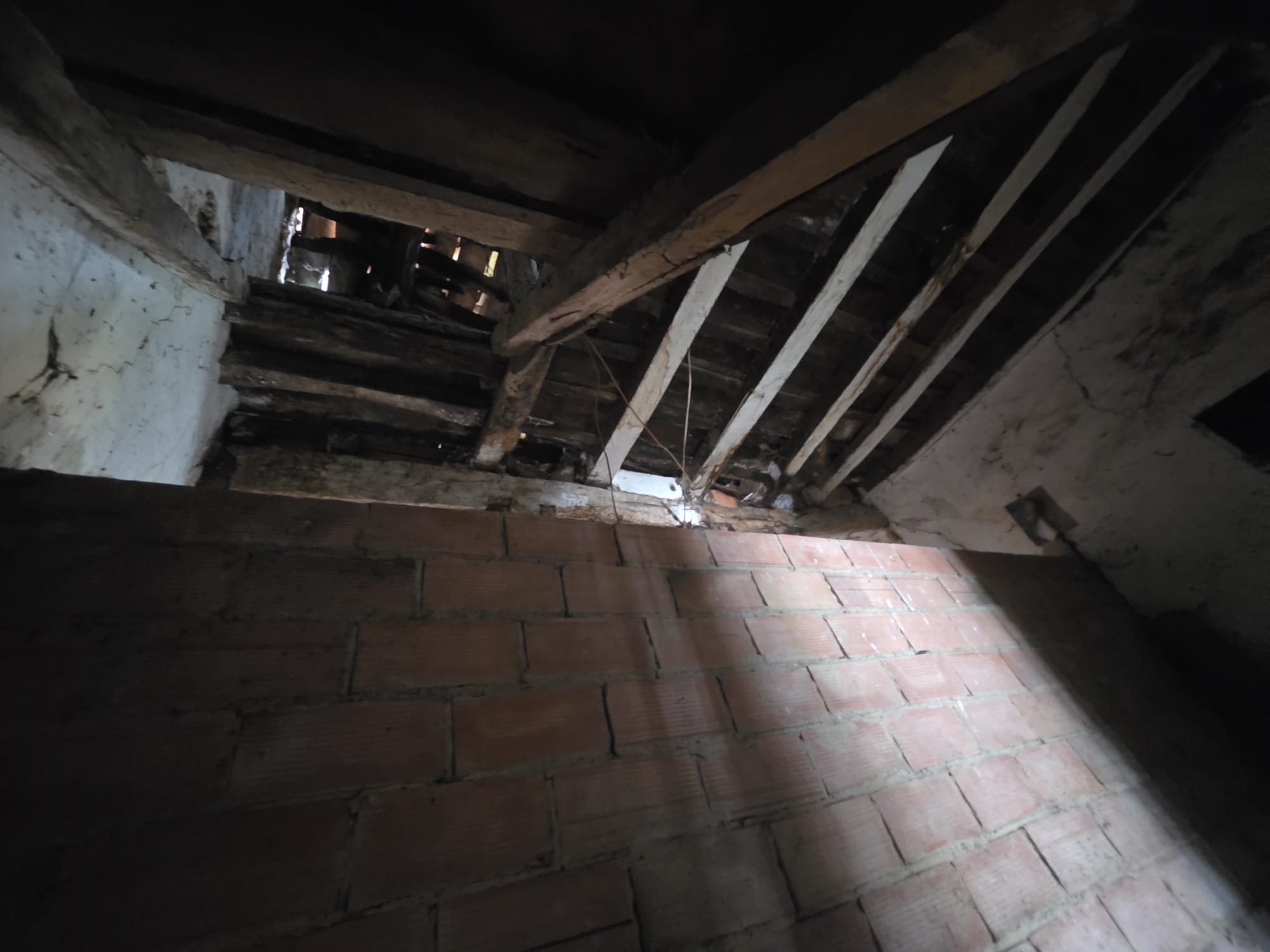 Se vende casa para reformar en Molleda (V2605)
