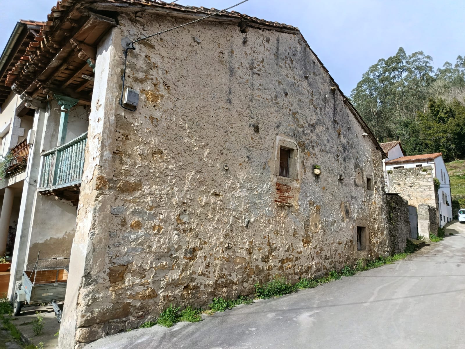 Se vende casa para reformar en Molleda (V2605)