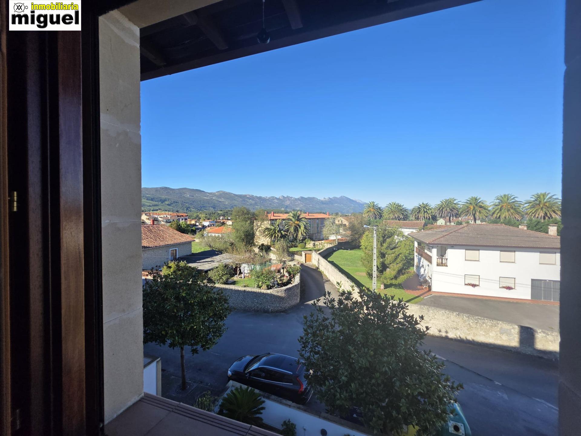 Se vende piso impecable en Colombres en urbanización con piscina (V2617)