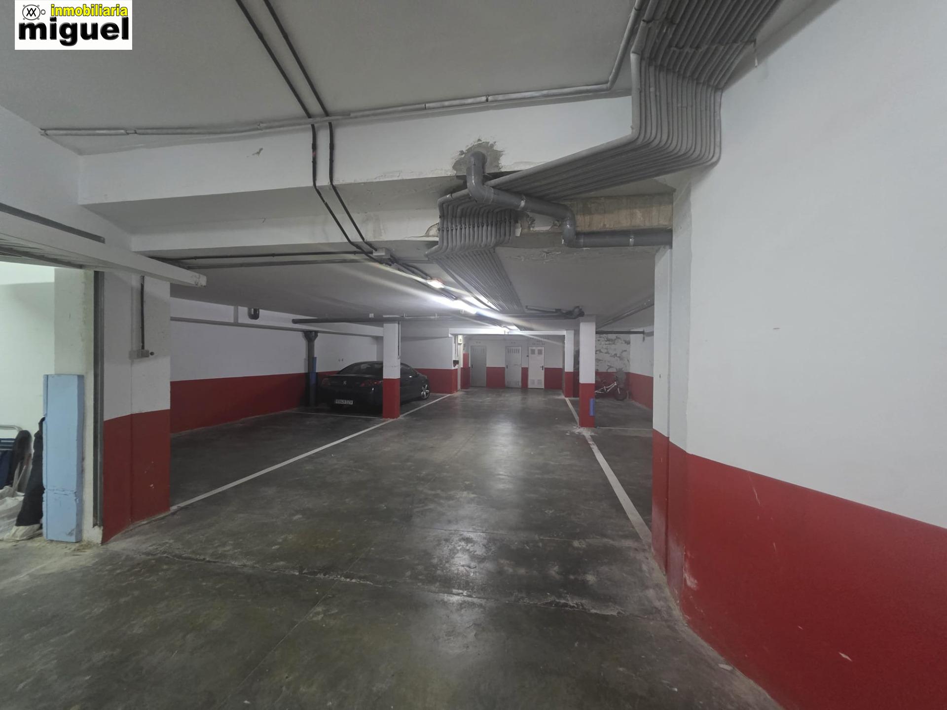 Se vende piso impecable en Colombres en urbanización con piscina (V2617)