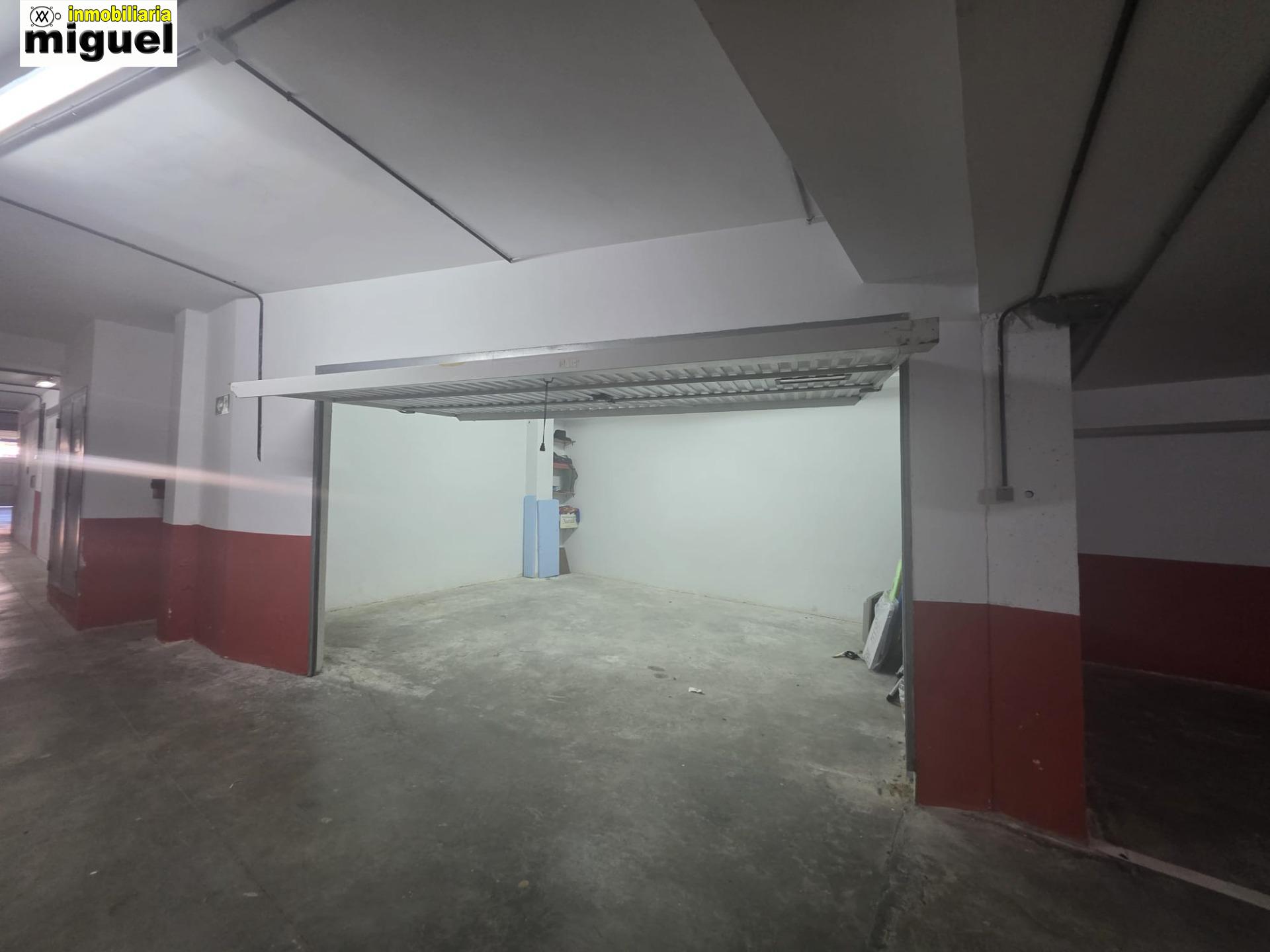 Se vende piso impecable en Colombres en urbanización con piscina (V2617)