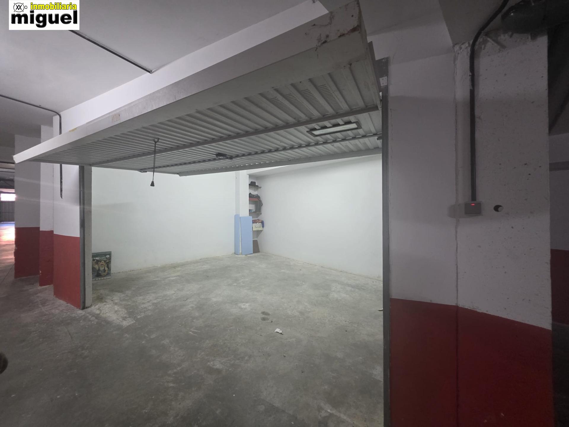 Se vende piso impecable en Colombres en urbanización con piscina (V2617)