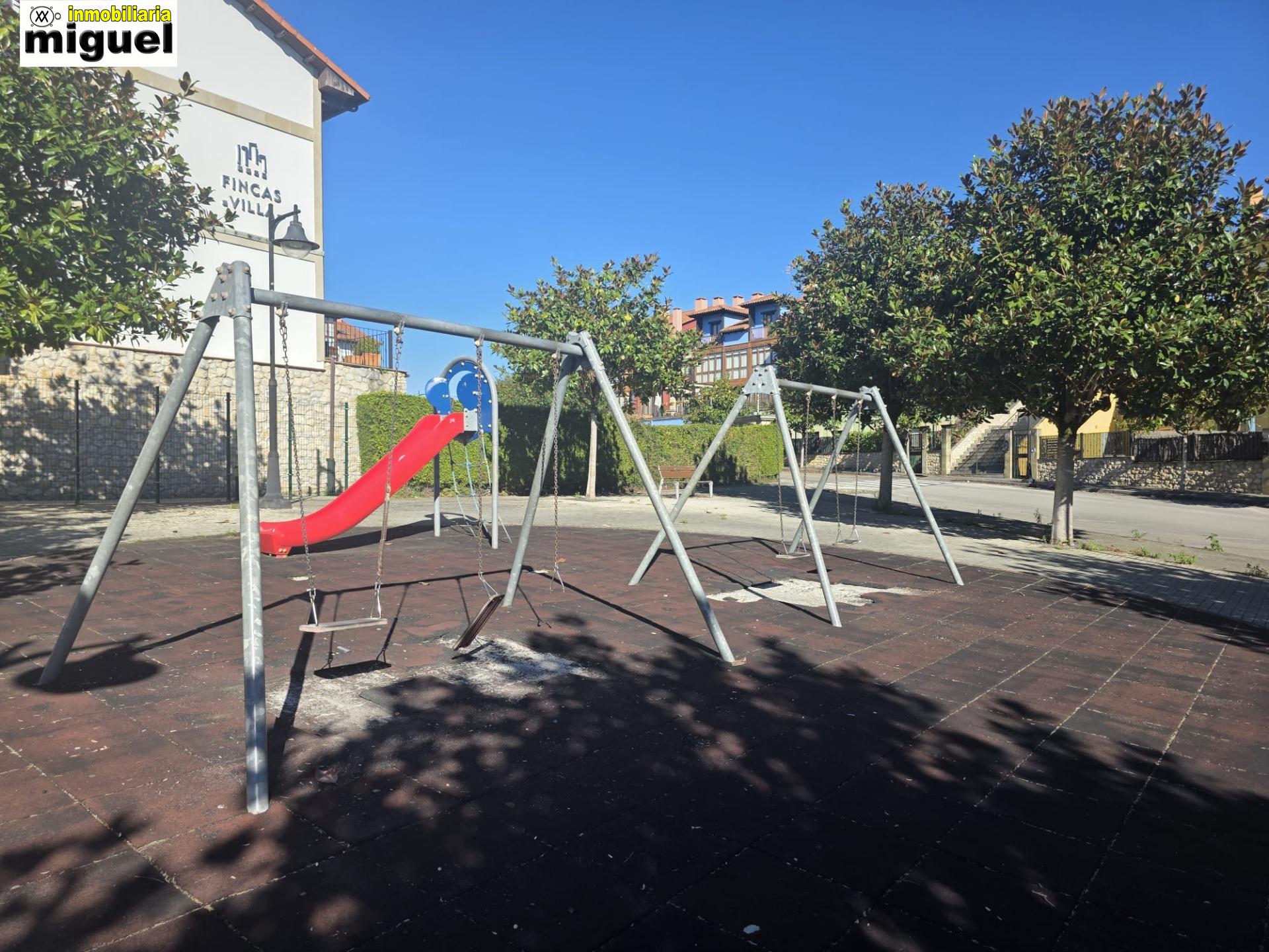 Se vende piso impecable en Colombres en urbanización con piscina (V2617)