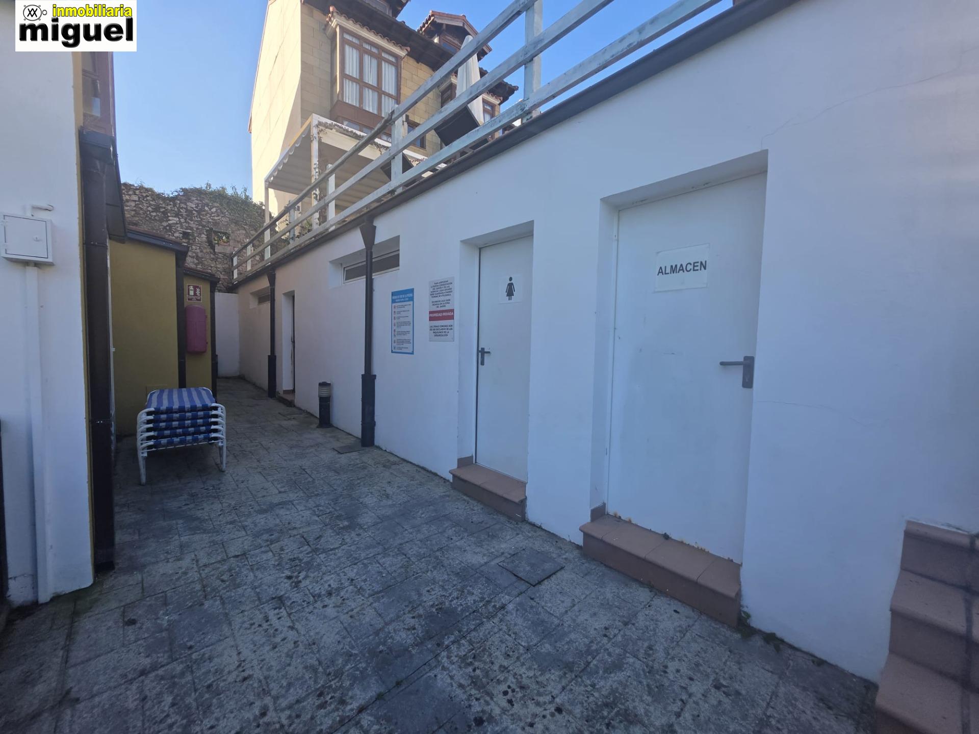 Se vende piso impecable en Colombres en urbanización con piscina (V2617)