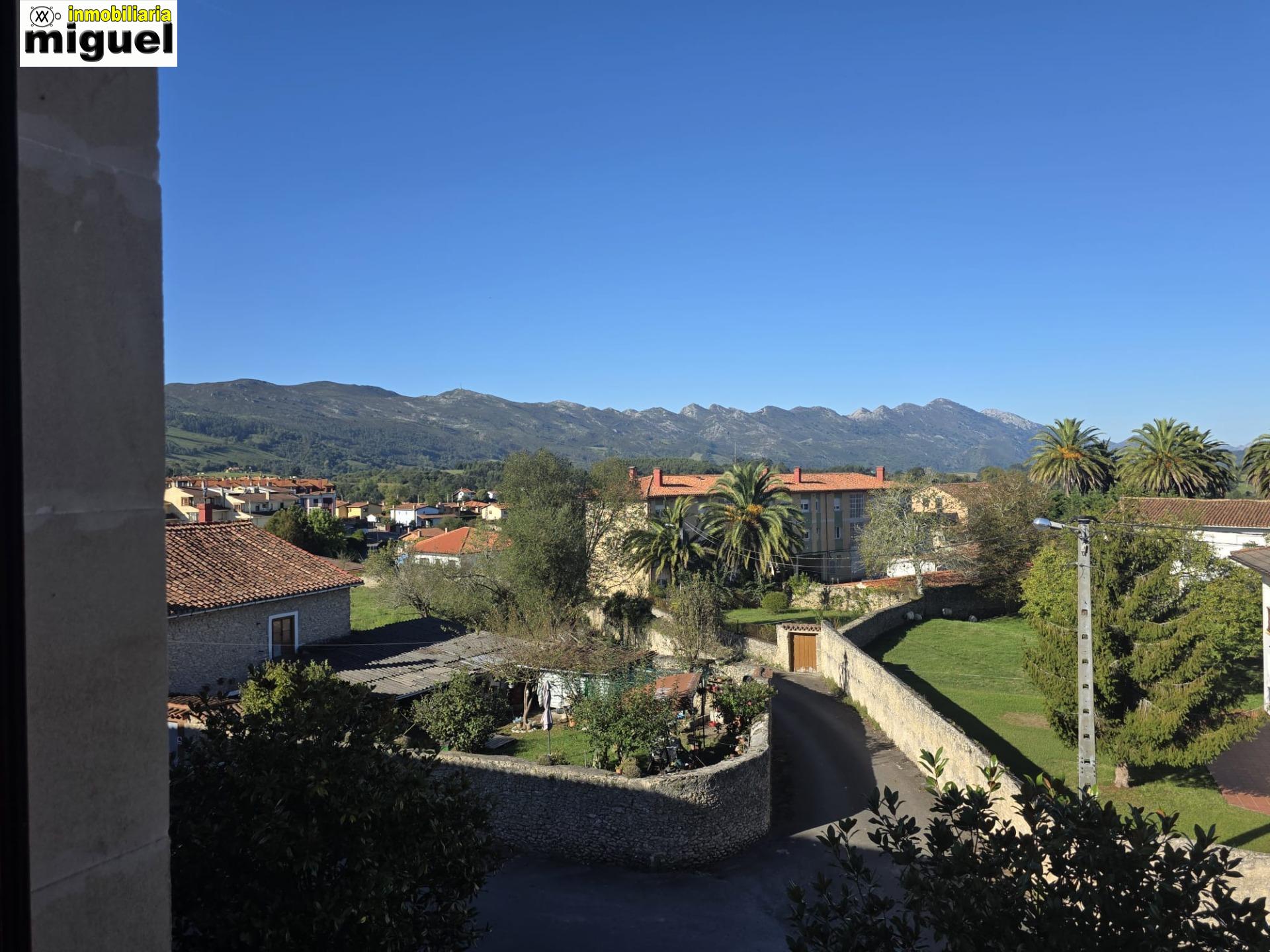 Se vende piso impecable en Colombres en urbanización con piscina (V2617)