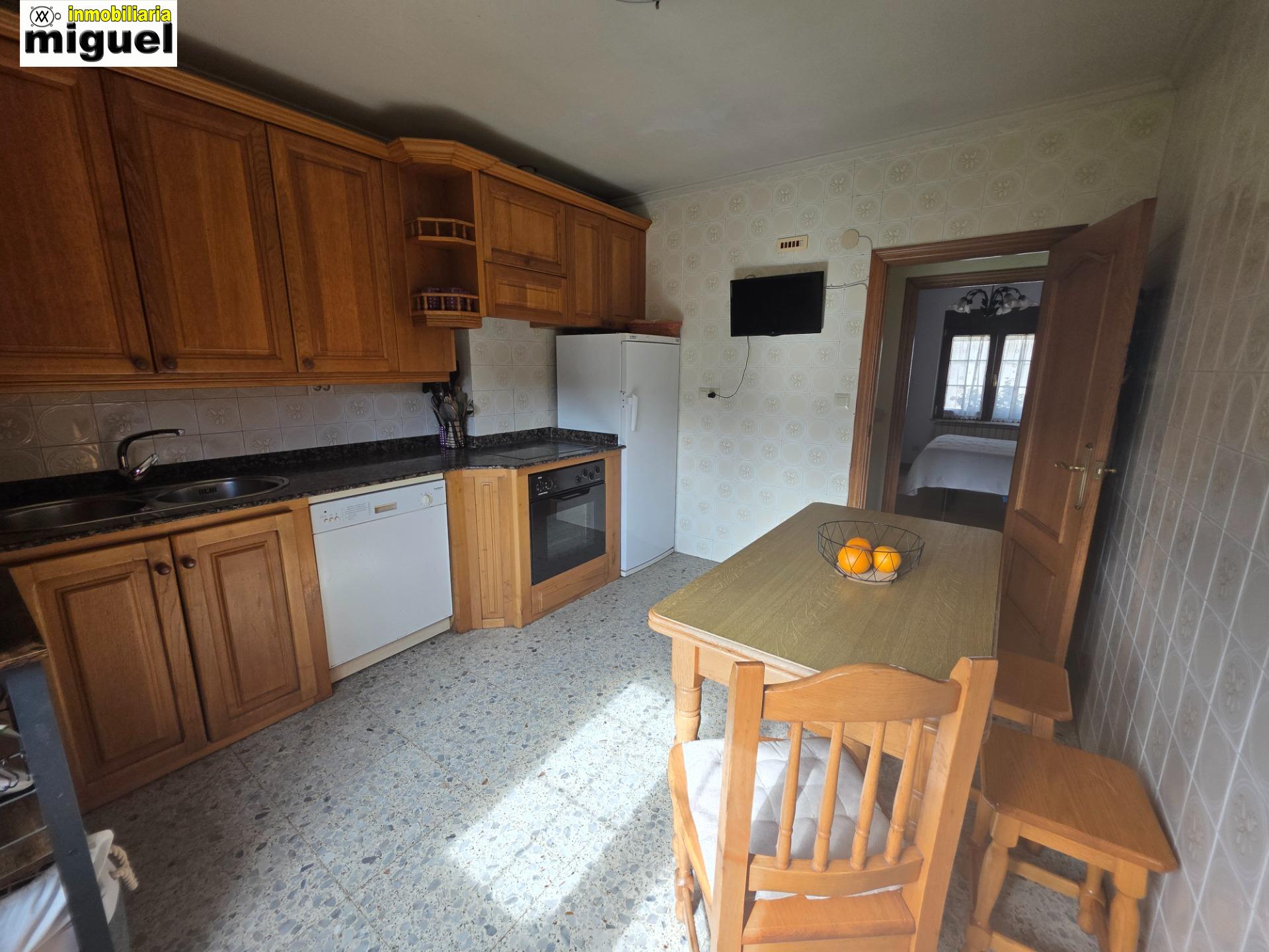 Se vende casa con terreno en Siejo, Peñamellera Baja (V2619)