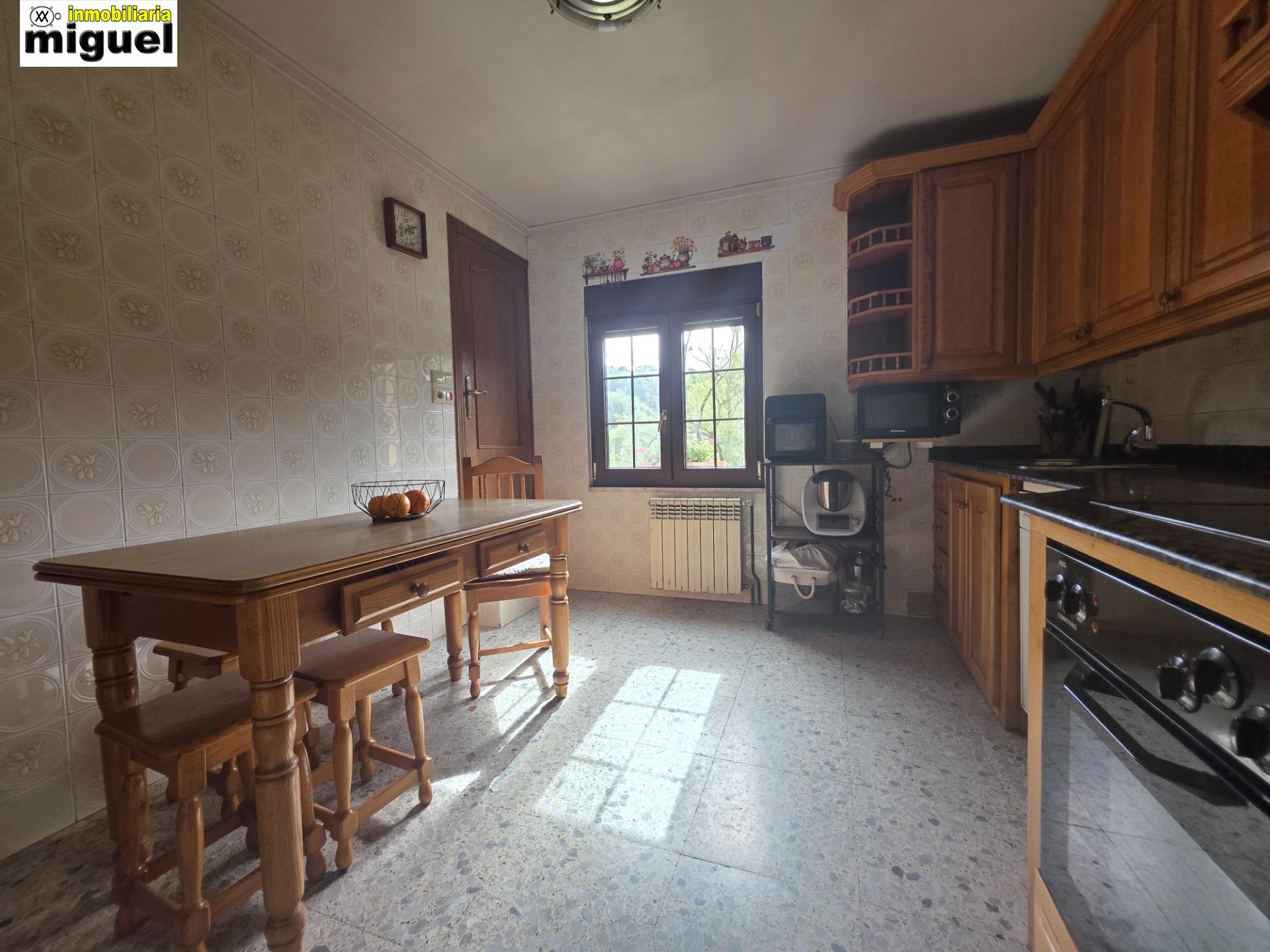 Se vende casa con terreno en Siejo, Peñamellera Baja (V2619)