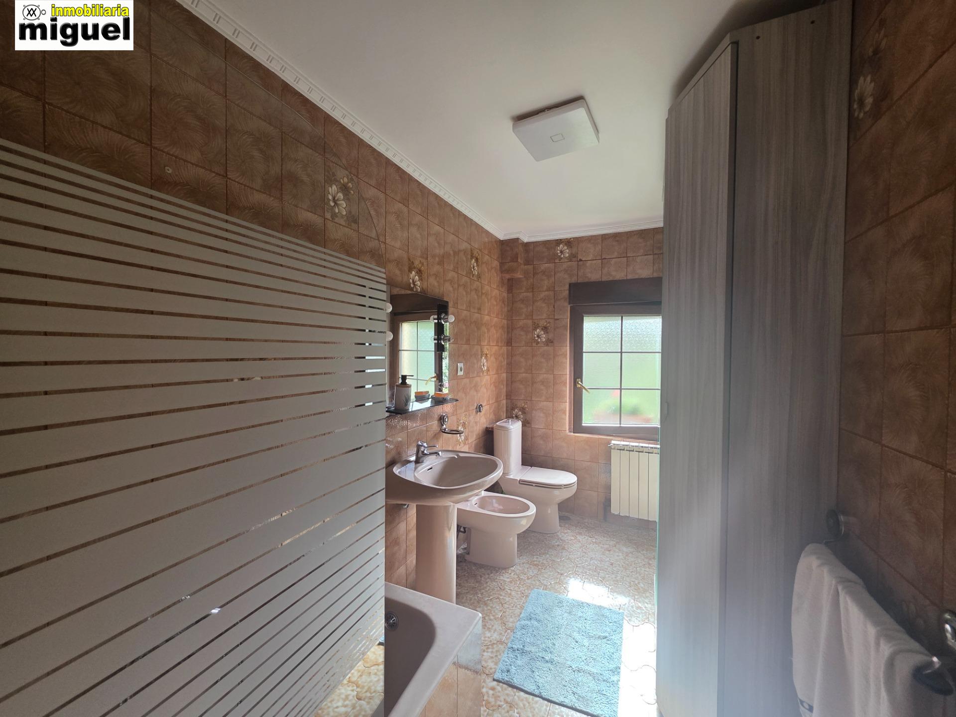 Se vende casa con terreno en Siejo, Peñamellera Baja (V2619)