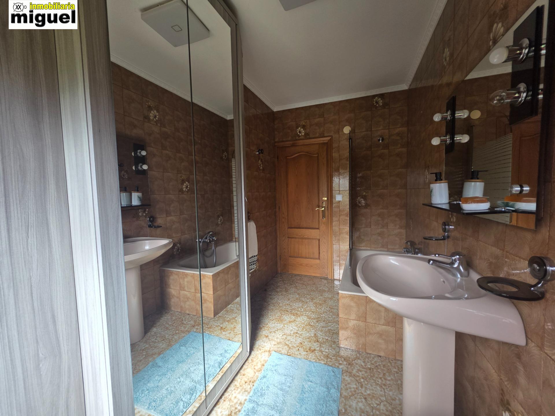 Se vende casa con terreno en Siejo, Peñamellera Baja (V2619)