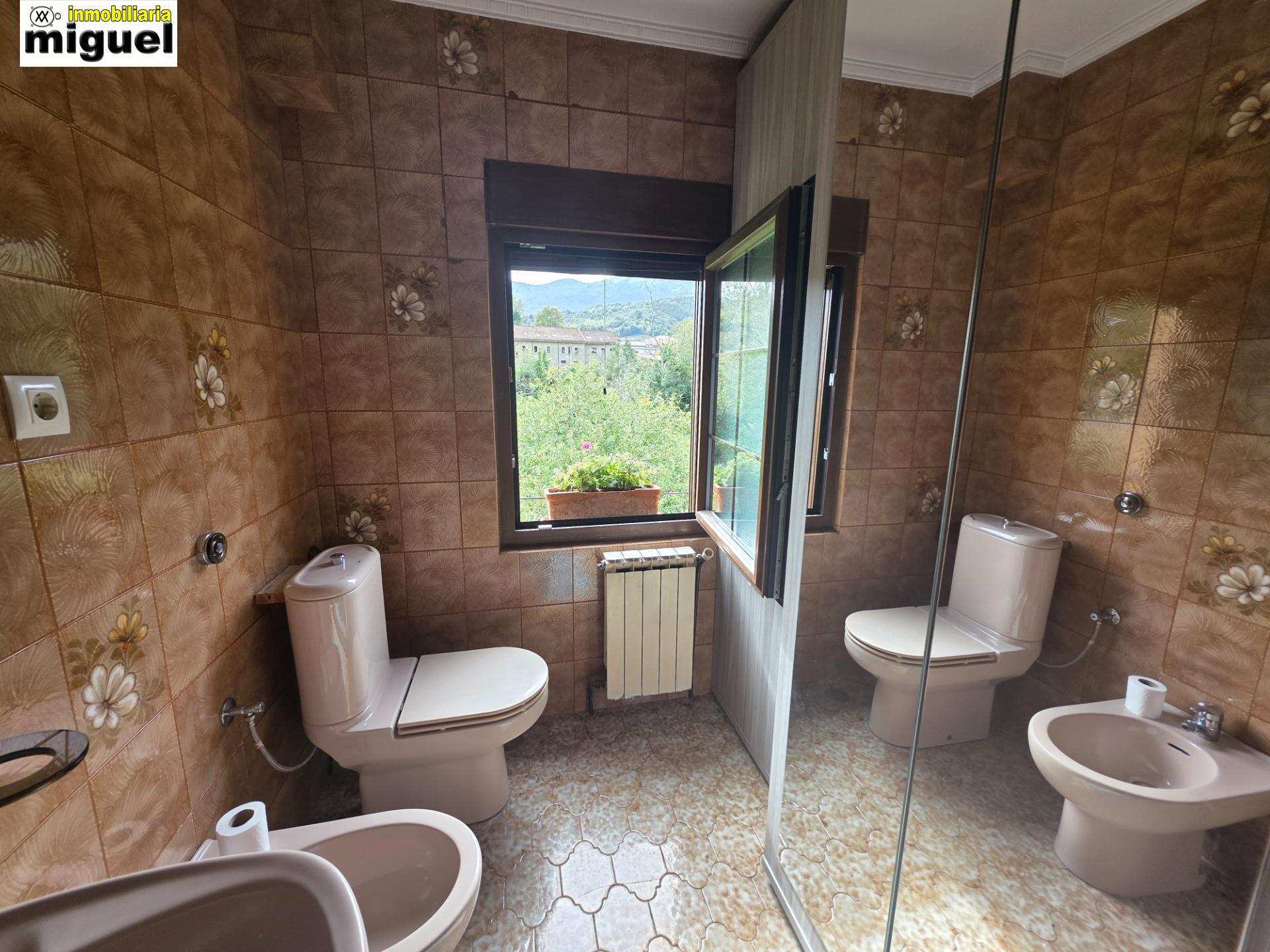 Se vende casa con terreno en Siejo, Peñamellera Baja (V2619)